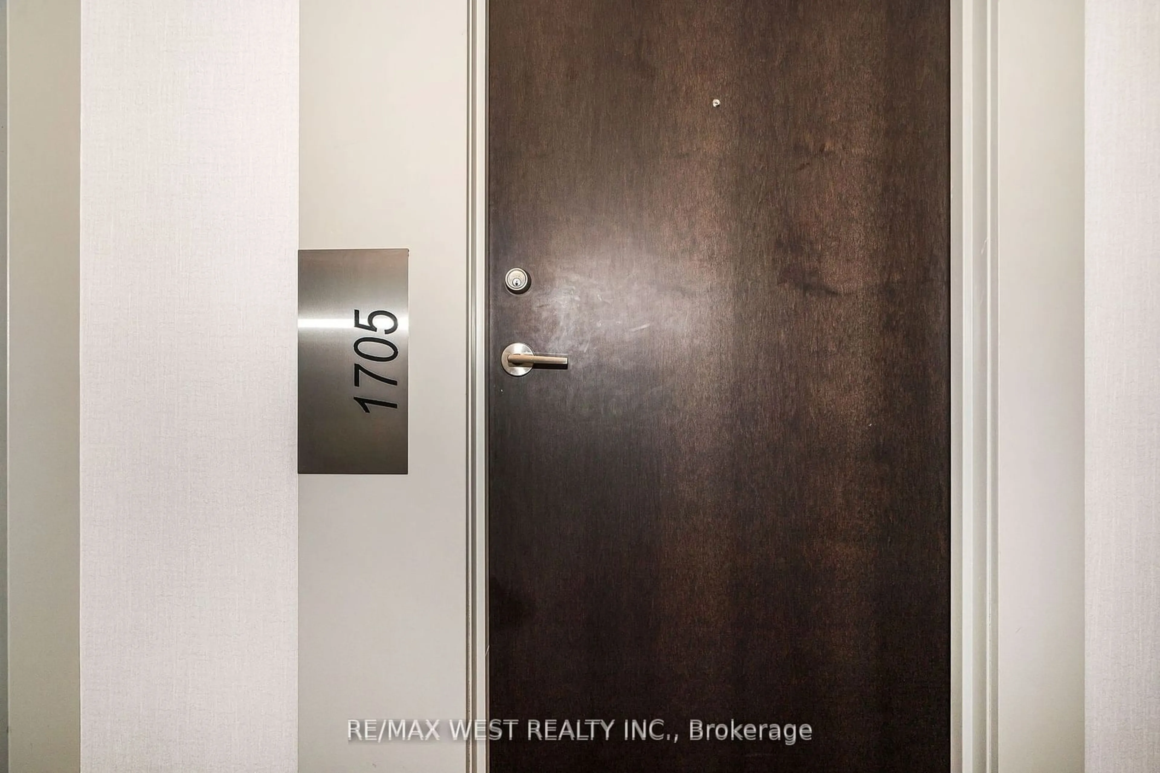 Indoor entryway for 10 Park Lawn Rd #1705, Toronto Ontario M8Y 3H8