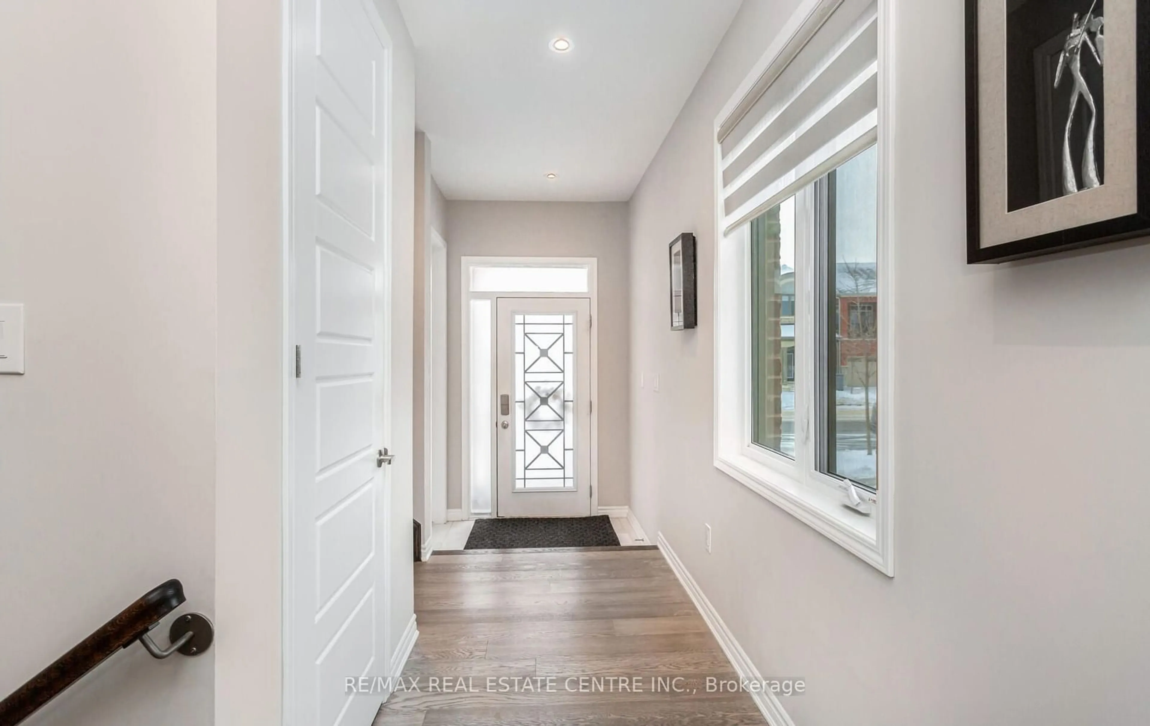 Indoor entryway for 949 logan Dr, Milton Ontario L9E 1P7