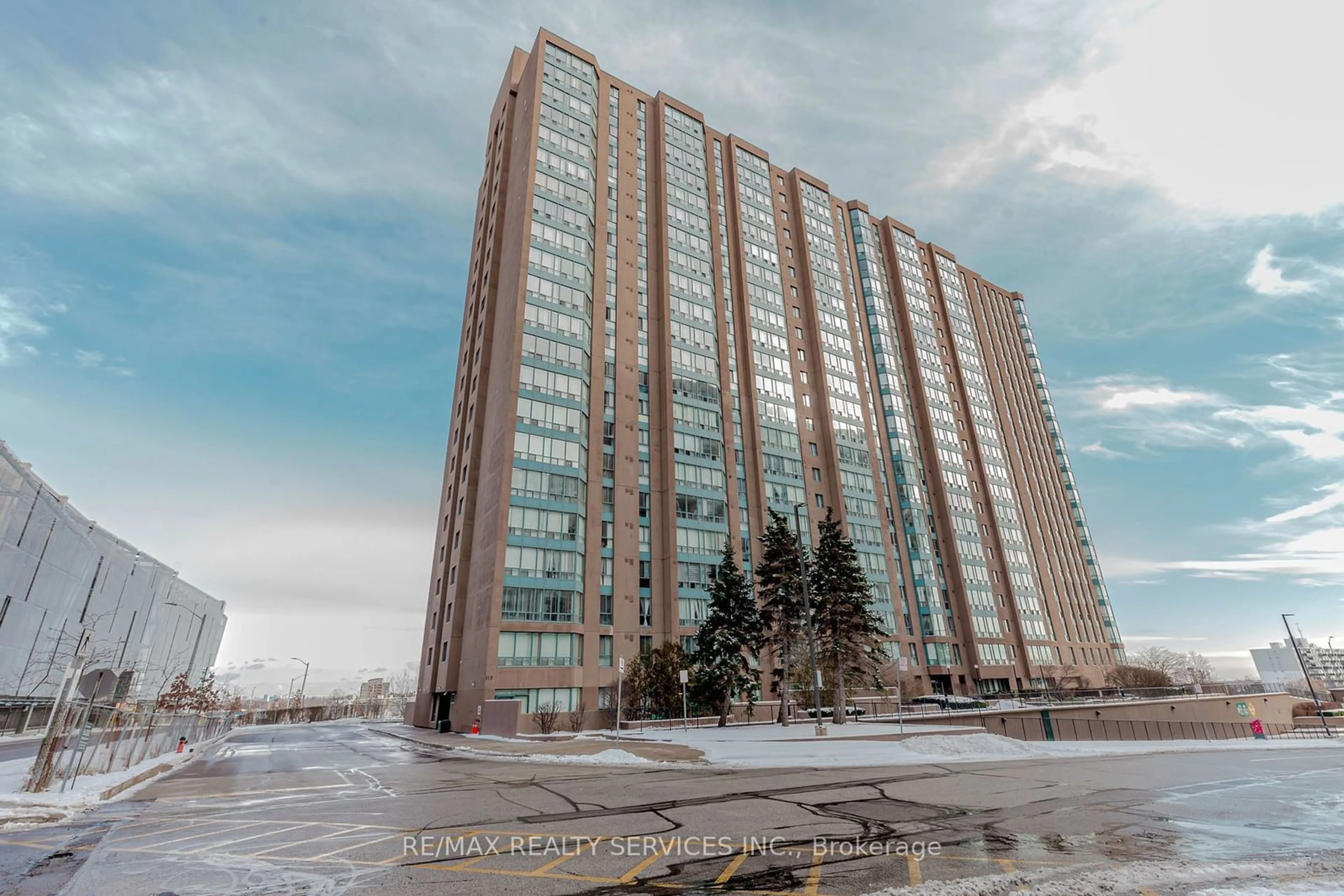 Indoor foyer for 115 Hillcrest Ave #1509, Mississauga Ontario L5B 3Y9