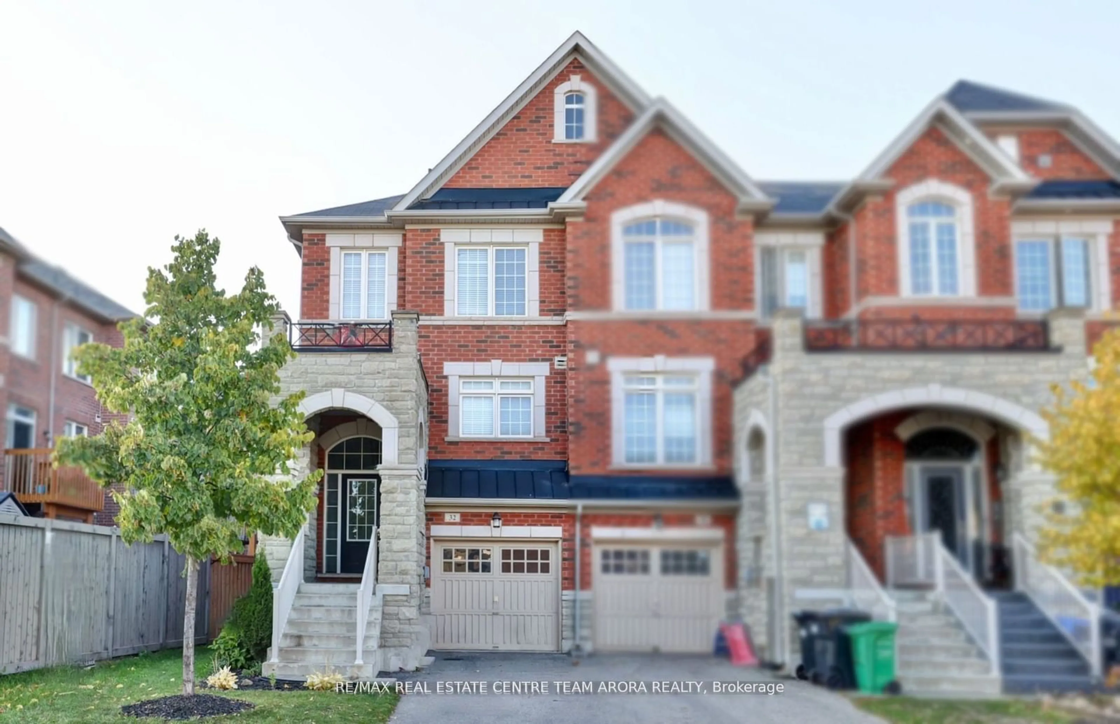 Home with brick exterior material, street for 32 Cloudburst Rd, Brampton Ontario L7A 4A8