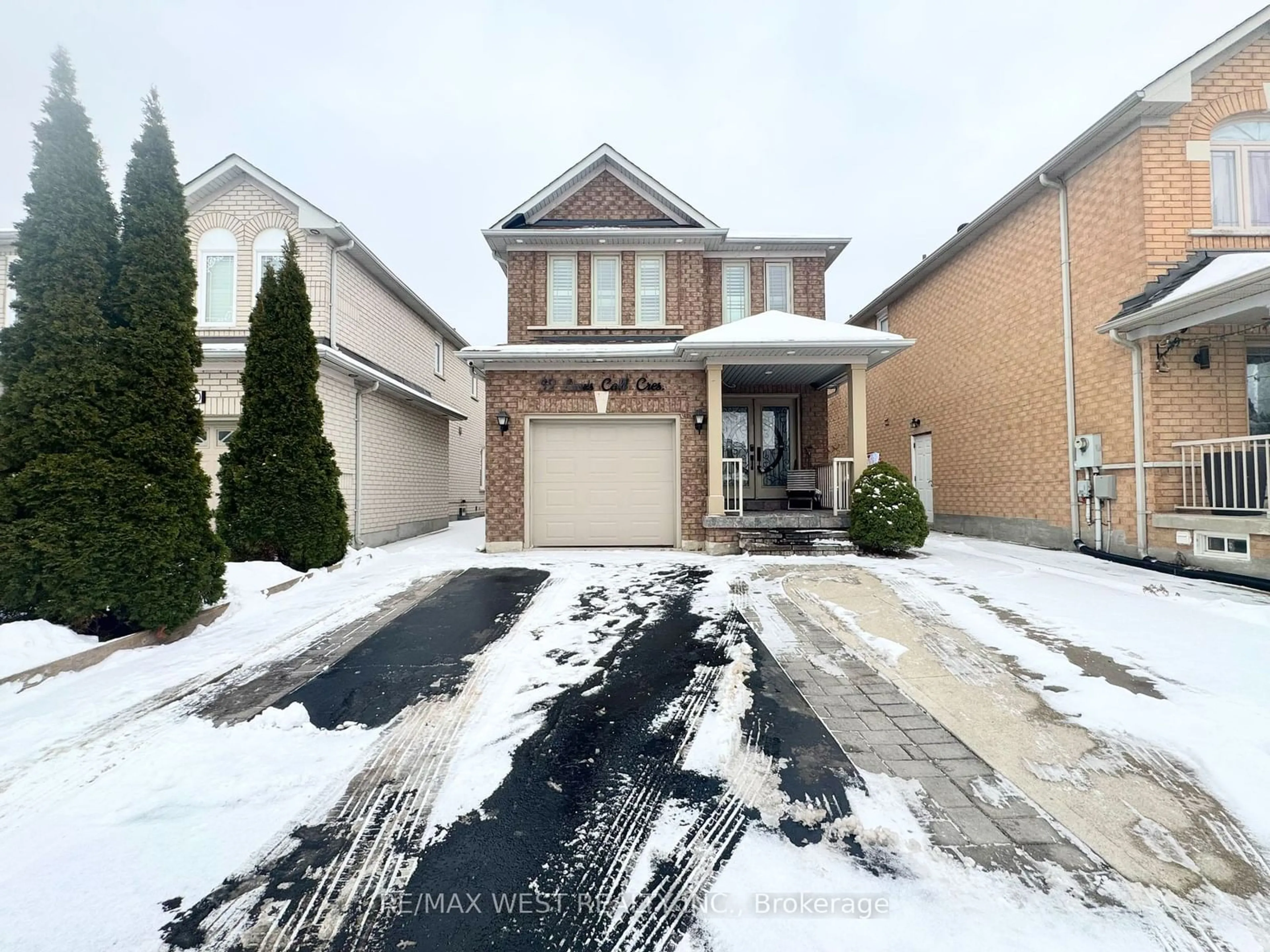 A pic from outside/outdoor area/front of a property/back of a property/a pic from drone, street for 32 Loons Call Cres, Brampton Ontario L6R 2G5