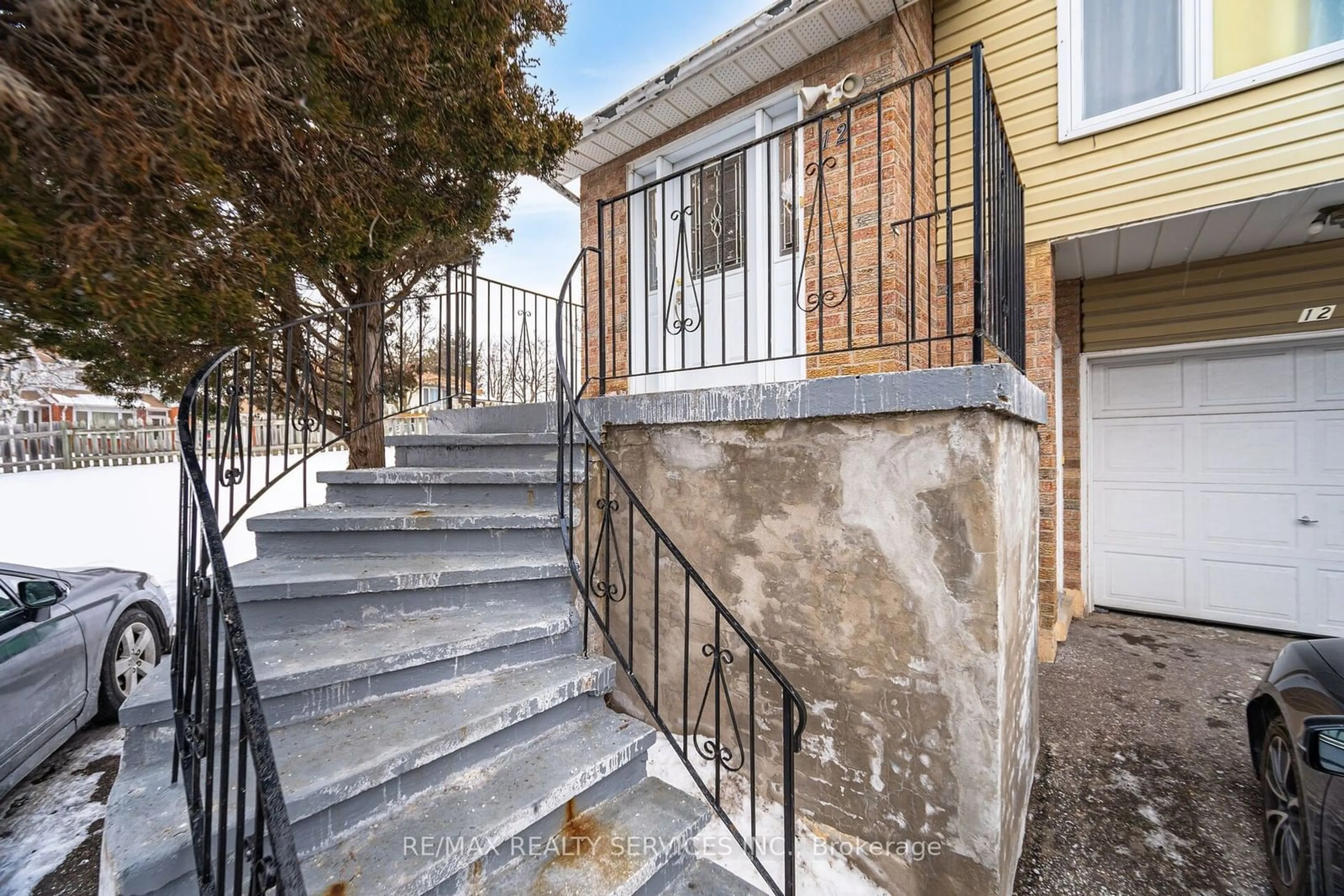 Stairs for 12 Courtleigh Sq, Brampton Ontario L6Z 1J3