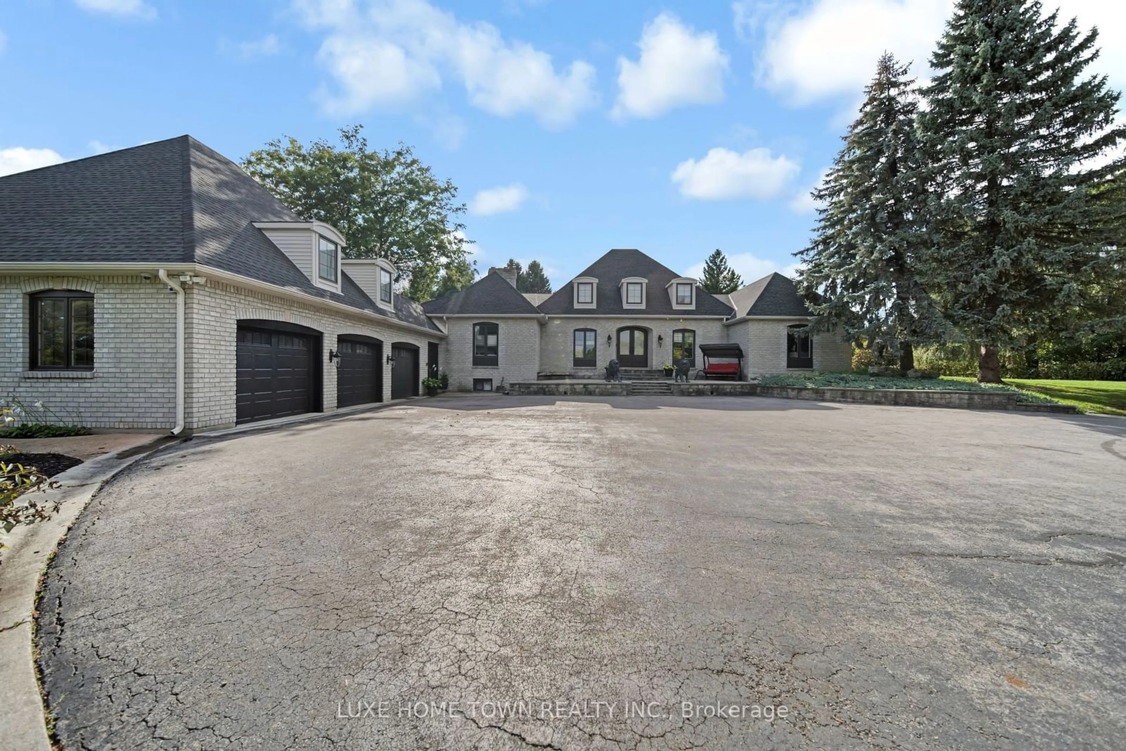 A pic from outside/outdoor area/front of a property/back of a property/a pic from drone, street for 7038 Guelph Line, Milton Ontario L0P 1B0