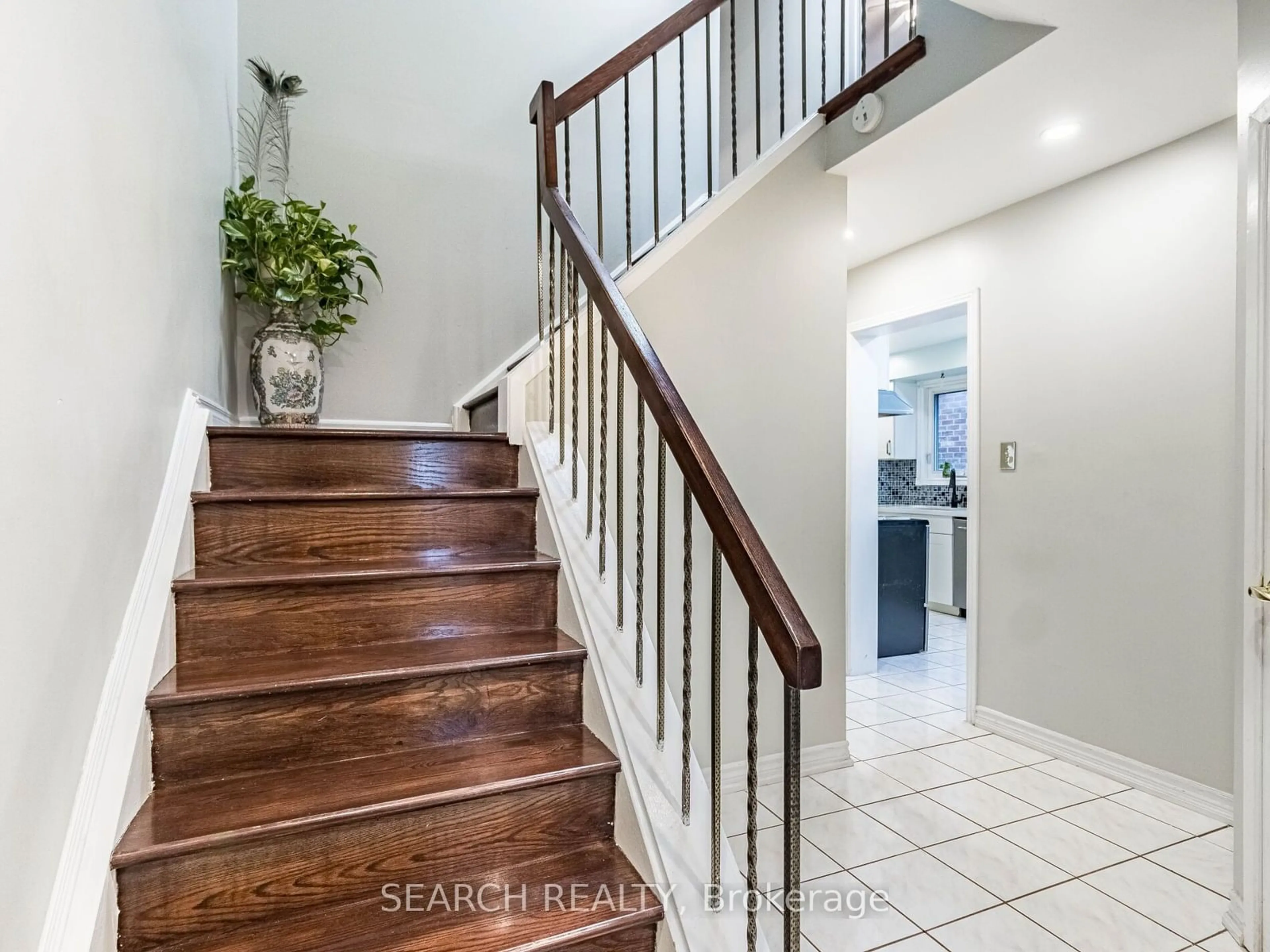 Stairs for 194 Simmons Blvd, Brampton Ontario L6V 3W4