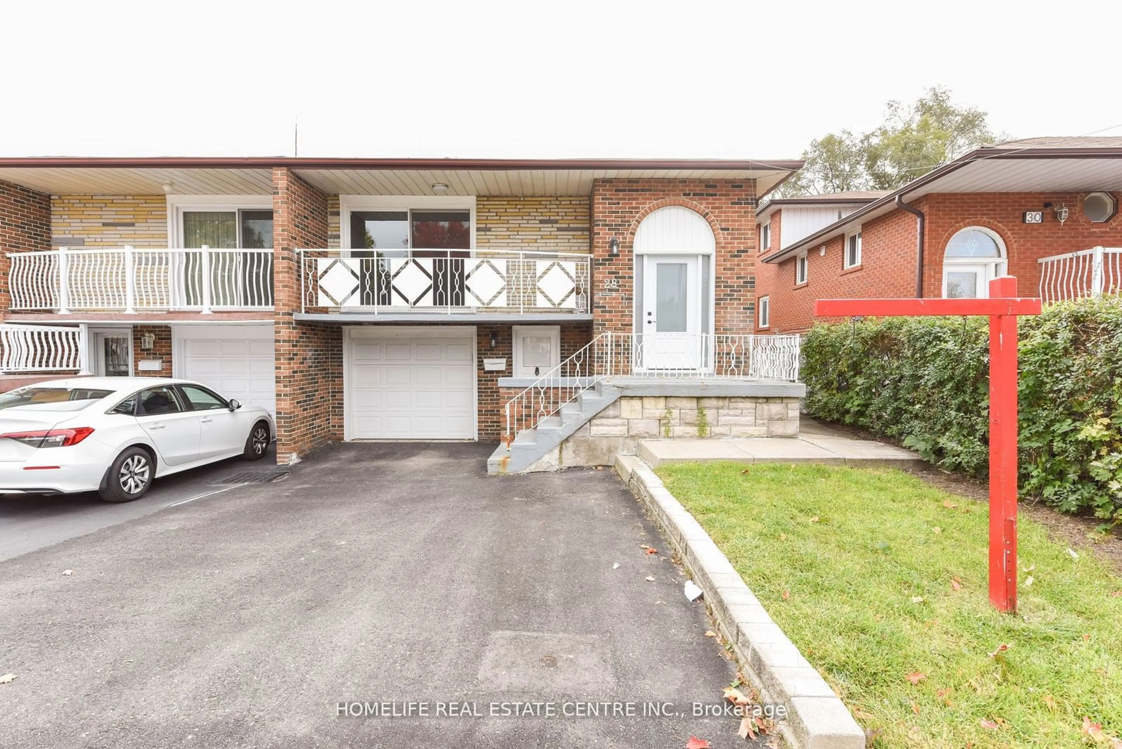 Home with brick exterior material, street for 28 Olive Crt, Brampton Ontario L6V 3G9