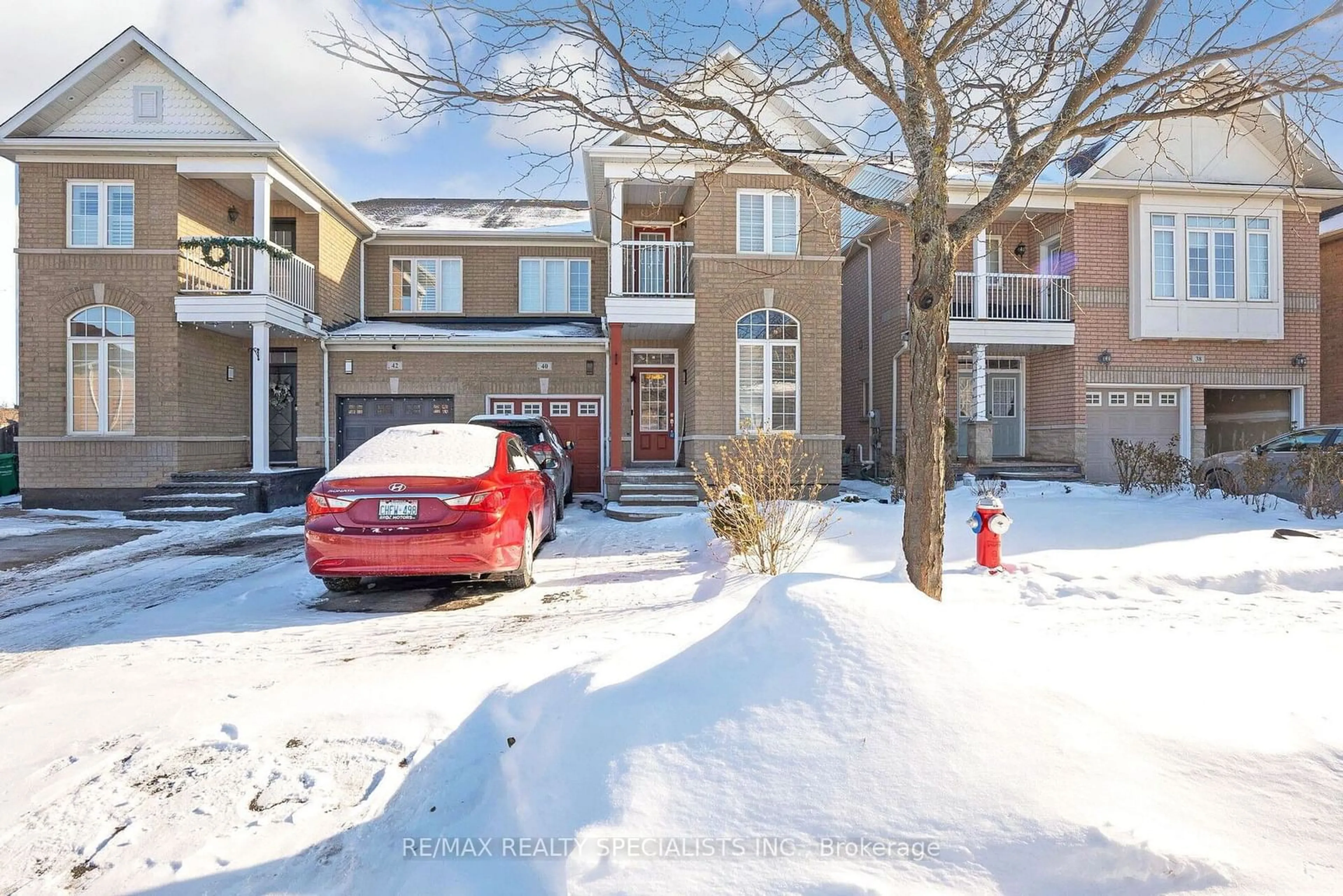 A pic from outside/outdoor area/front of a property/back of a property/a pic from drone, street for 40 Begonia Cres, Brampton Ontario L7A 0M6