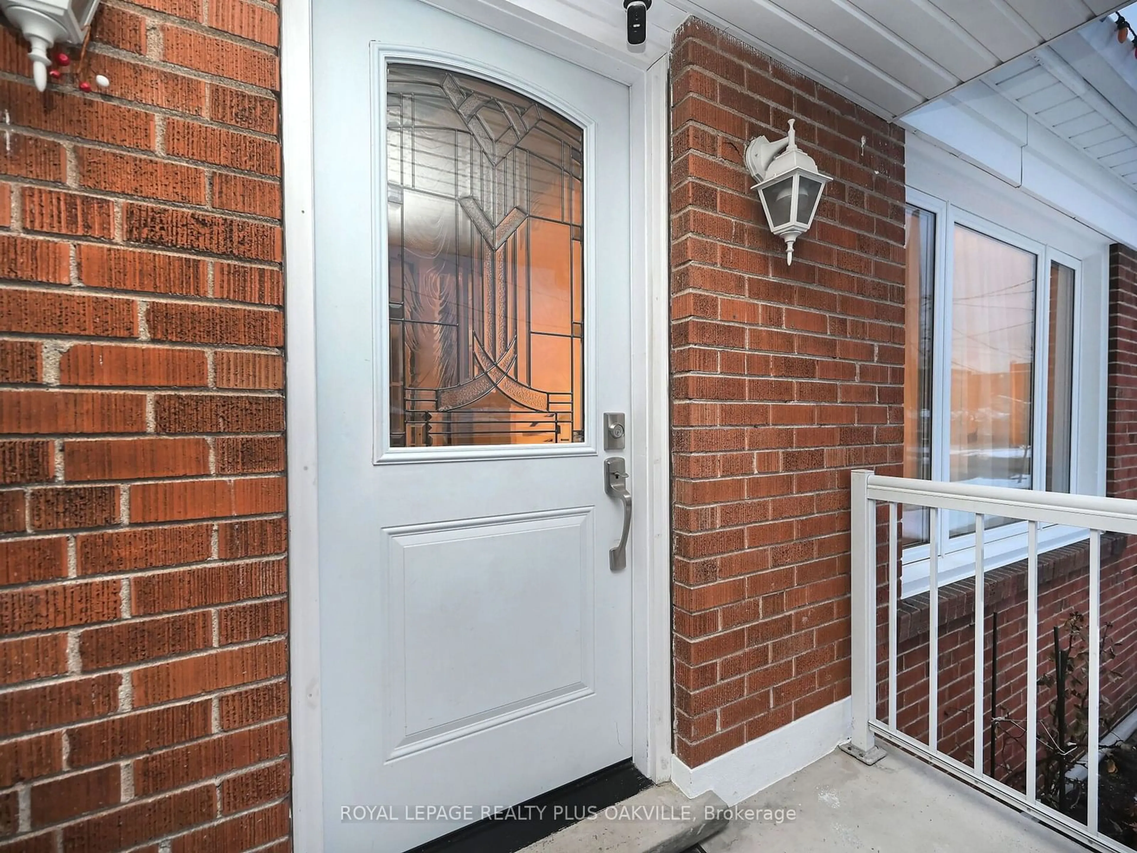 Indoor entryway for 413 Bartos Dr, Oakville Ontario L6K 3E5