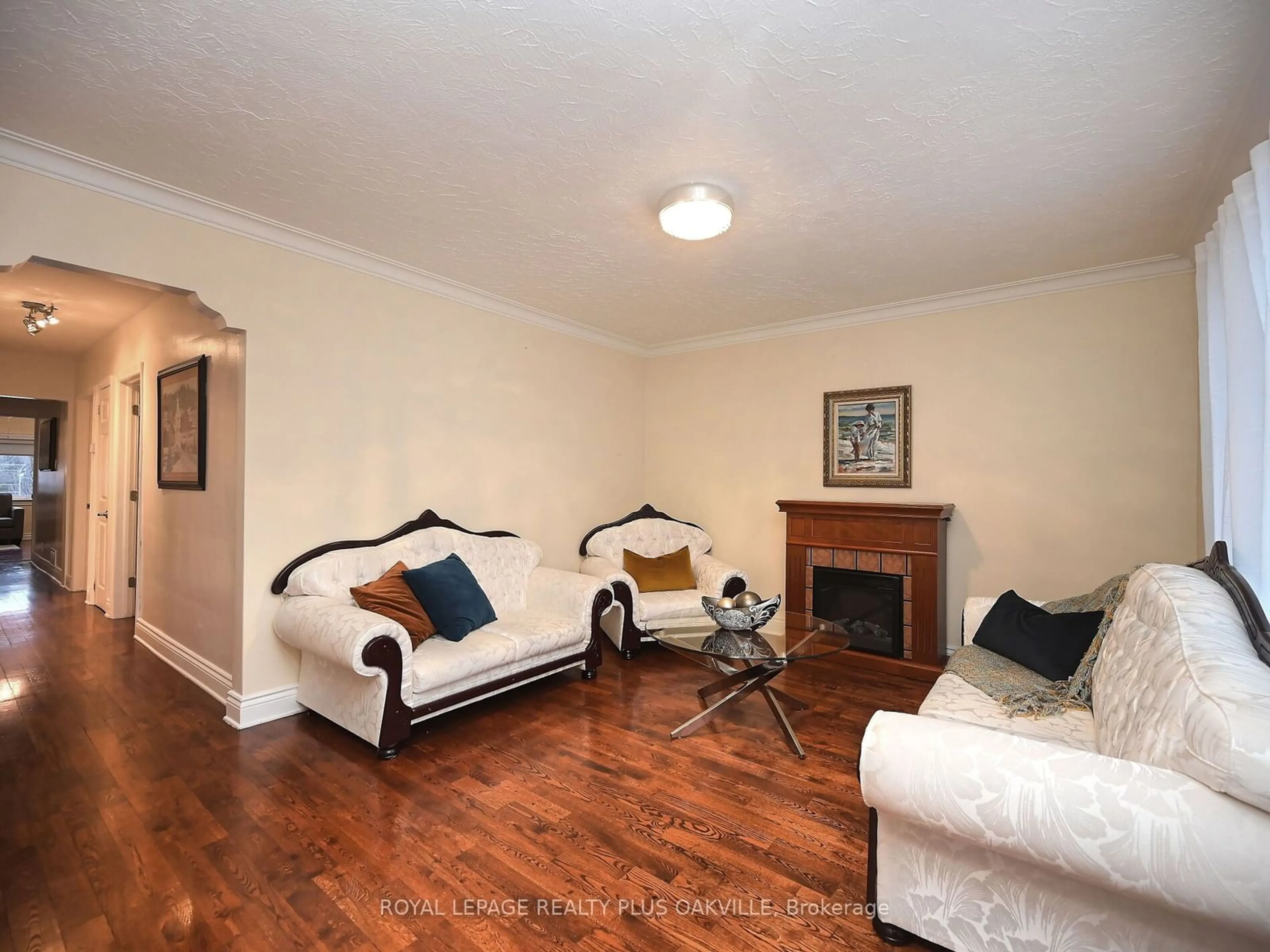 Living room with furniture, wood/laminate floor for 413 Bartos Dr, Oakville Ontario L6K 3E5