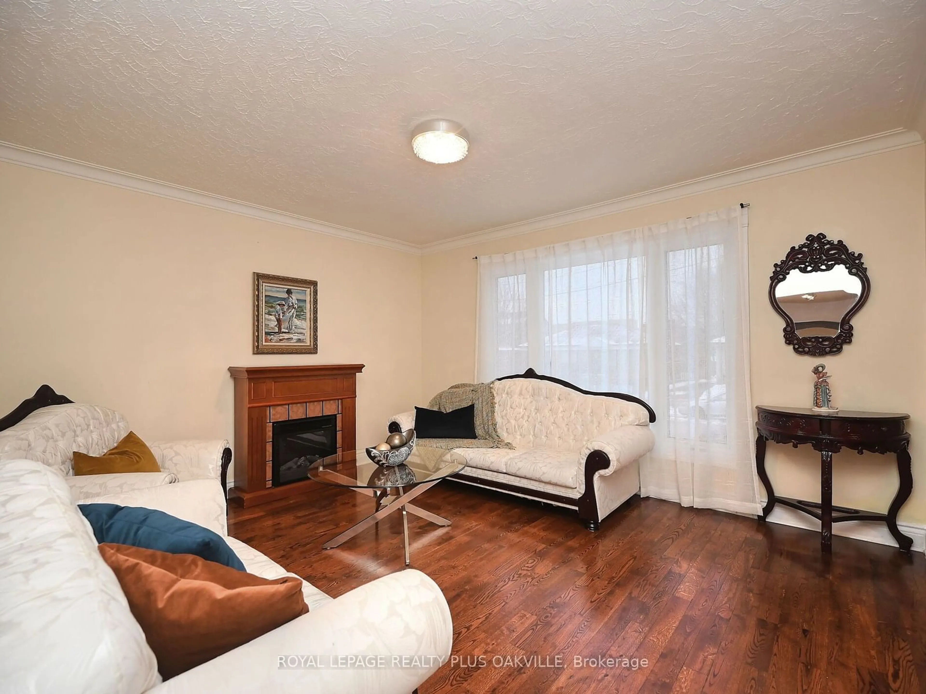 Living room with furniture, wood/laminate floor for 413 Bartos Dr, Oakville Ontario L6K 3E5