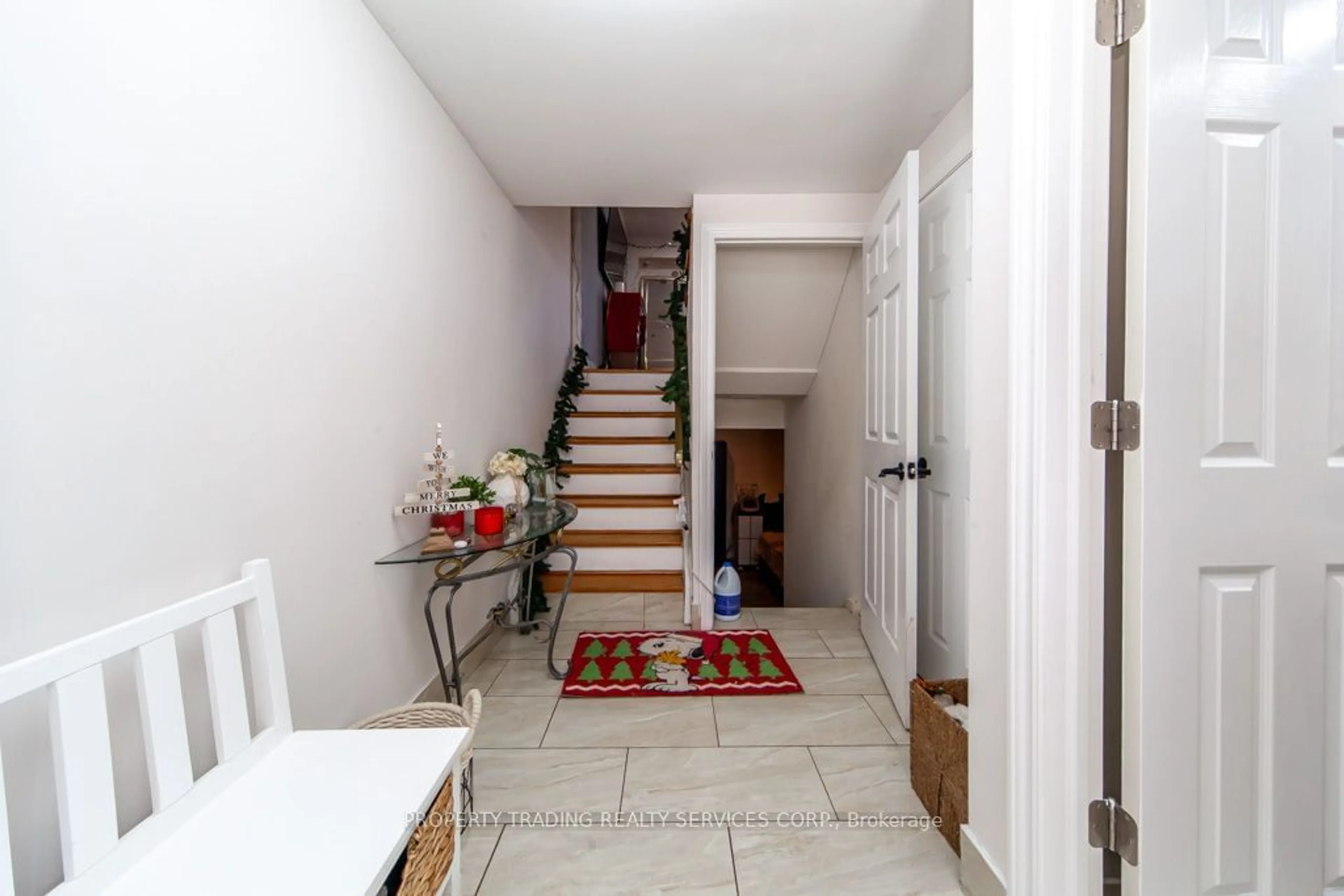 Indoor entryway for 456 Silverstone Dr #71, Toronto Ontario M9V 3K8