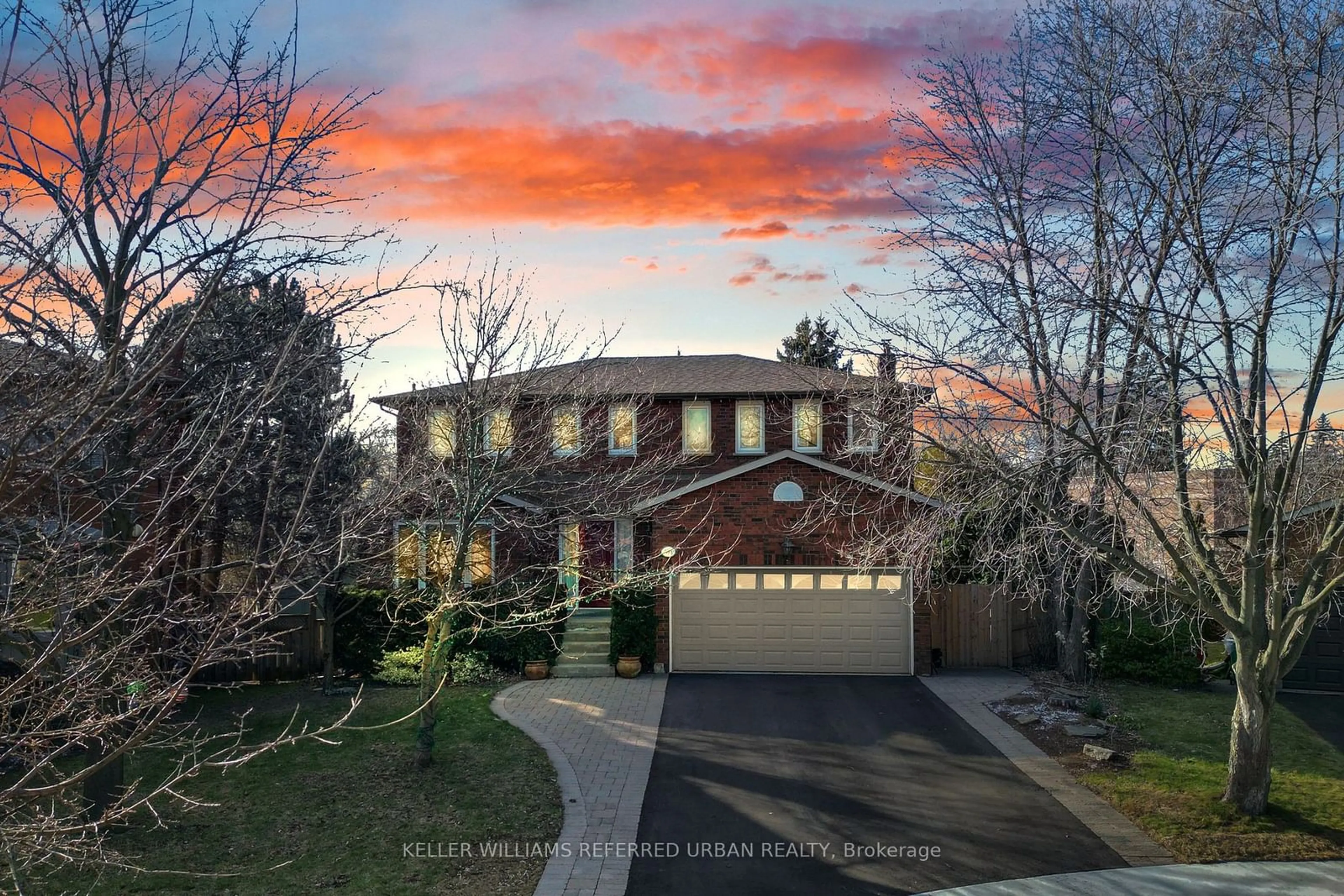 A pic from outside/outdoor area/front of a property/back of a property/a pic from drone, street for 399 The Thicket N/A, Mississauga Ontario L5G 4P6