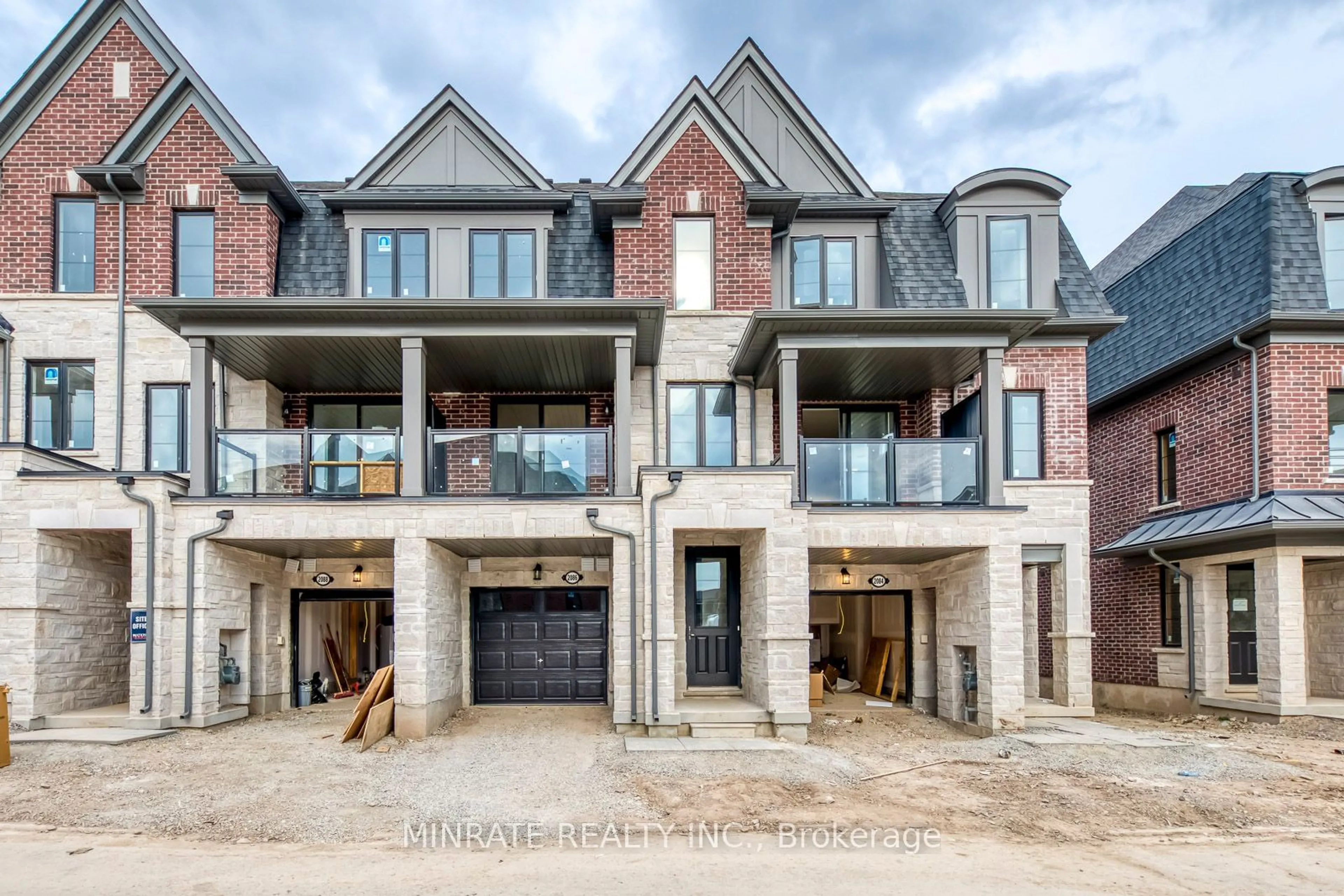 Home with brick exterior material, unknown for 2086 Fairmont Common, Burlington Ontario L7P 0V8