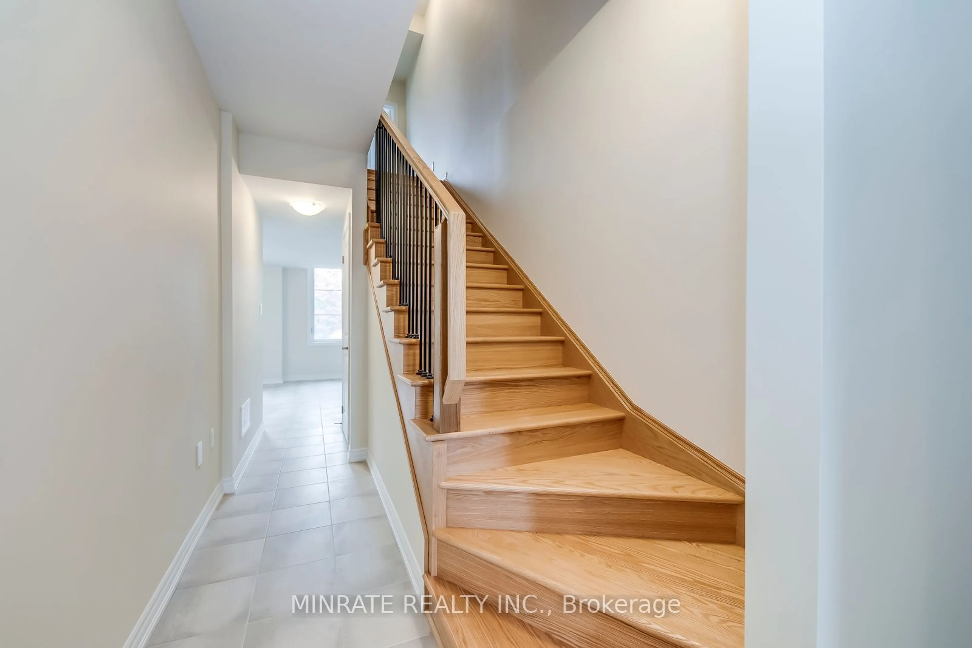 Indoor entryway for 2086 Fairmont Common, Burlington Ontario L7P 0V8