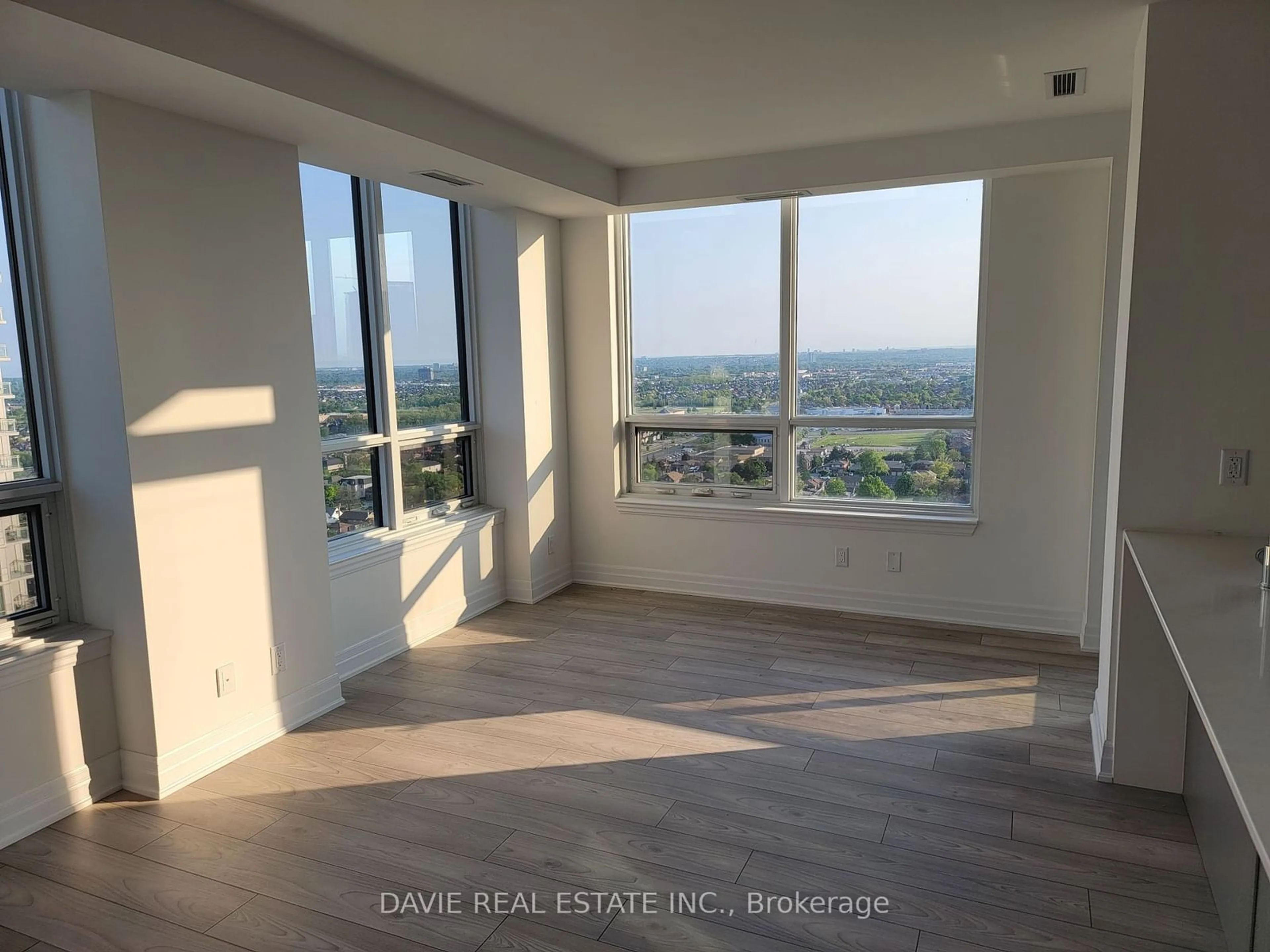 A pic of a room for 36 Elm Dr #2607, Mississauga Ontario L5B 0N3