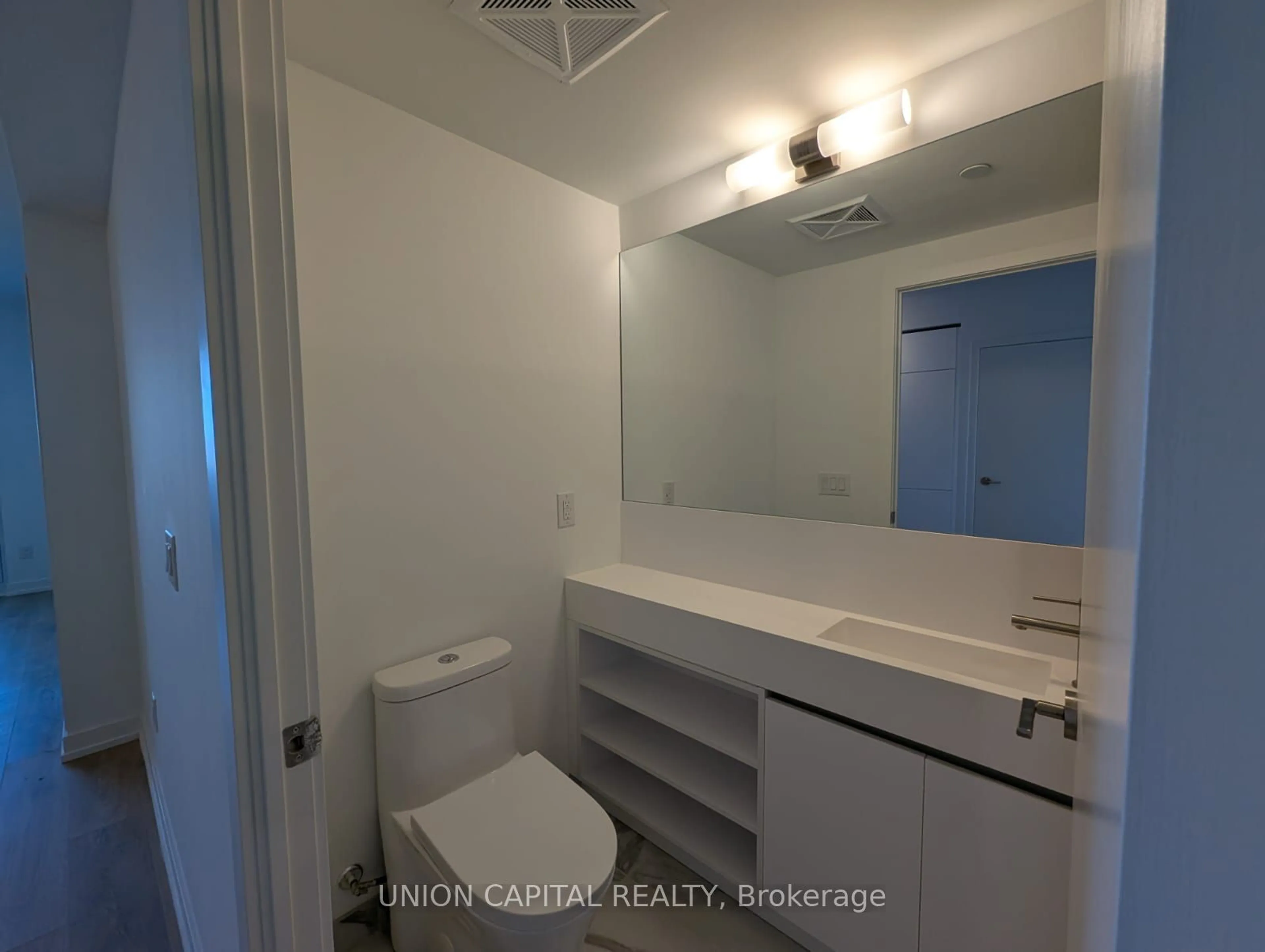 Standard bathroom, unknown for 1100 Sheppard Ave #1036, Toronto Ontario M3K 0E4