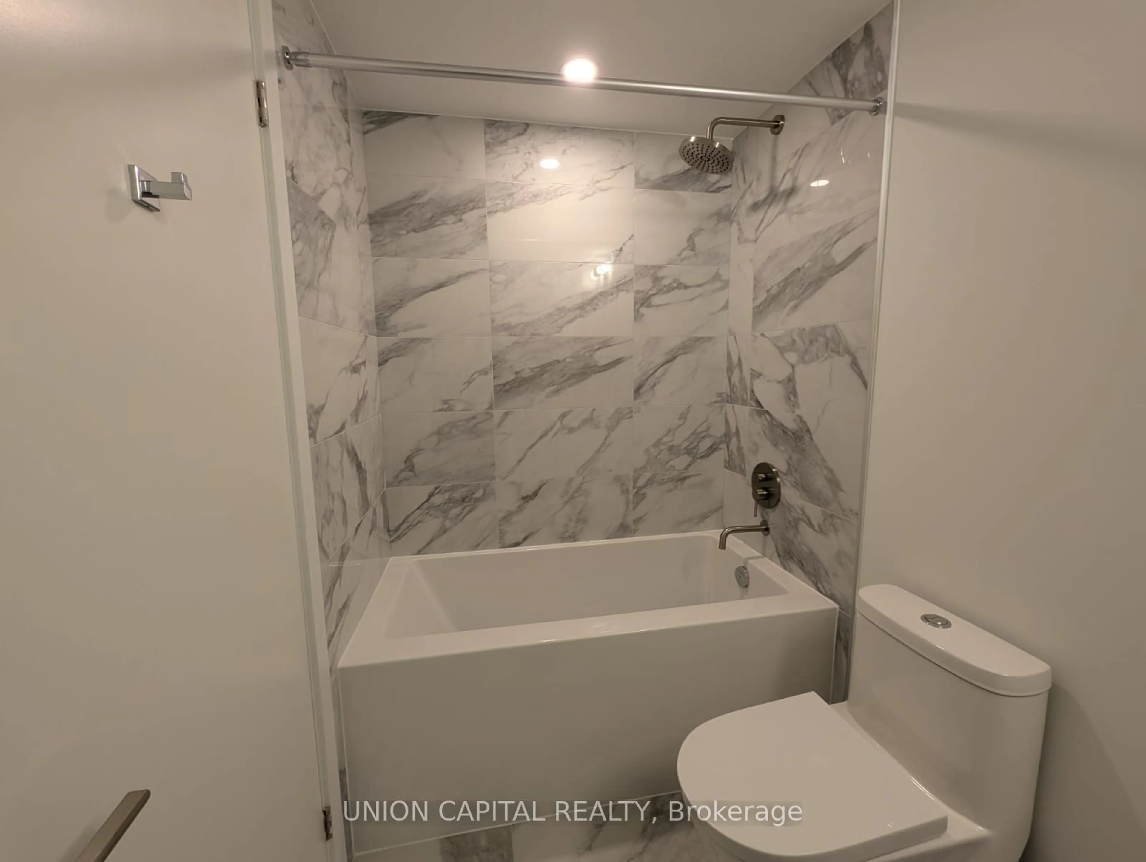 Standard bathroom, ceramic/tile floor for 1100 Sheppard Ave #1036, Toronto Ontario M3K 0E4