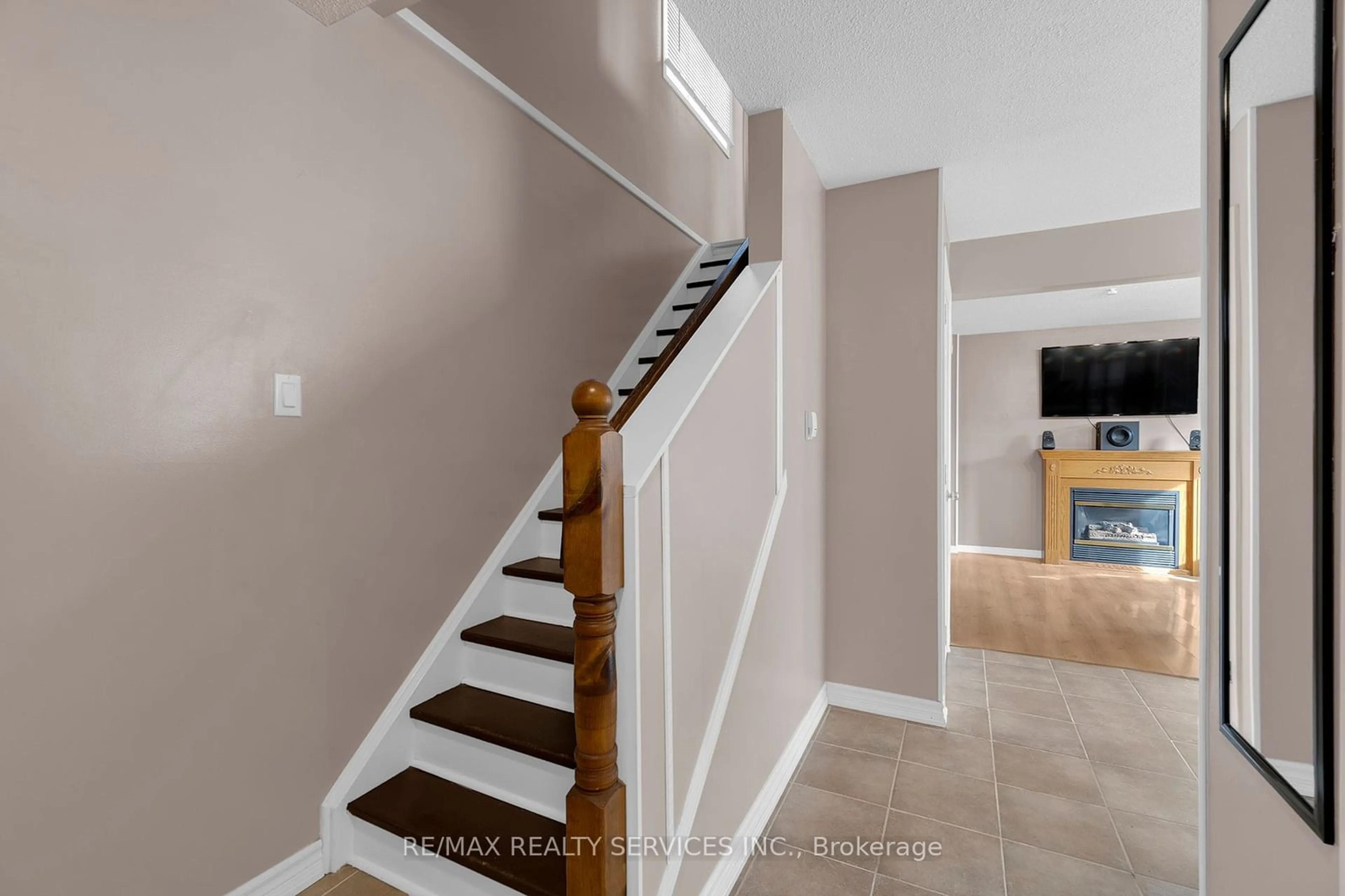 Stairs for 5 Hawkins Crt, Brampton Ontario L6S 2N7