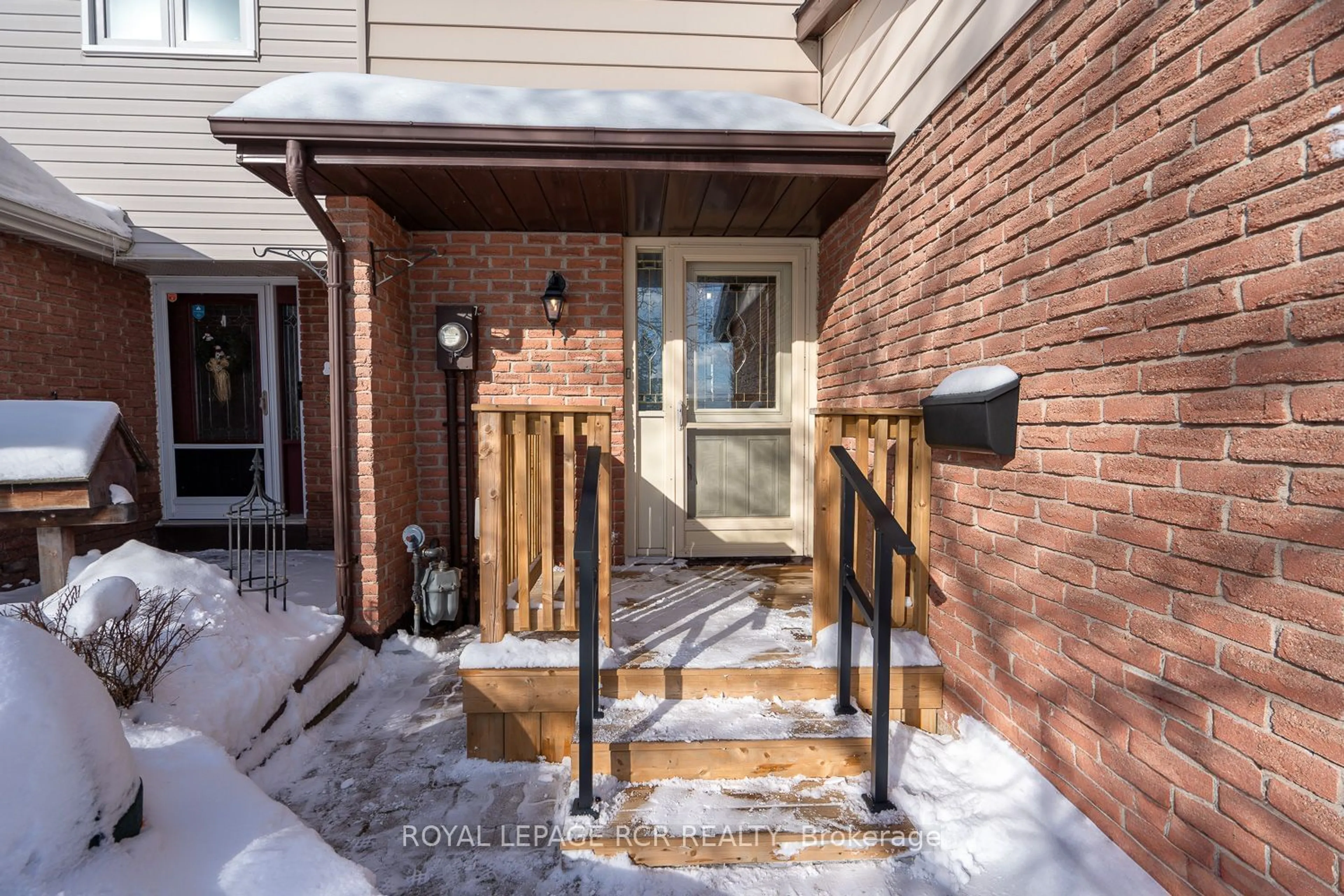 Indoor entryway for 87 Century Dr, Orangeville Ontario L9W 3S2