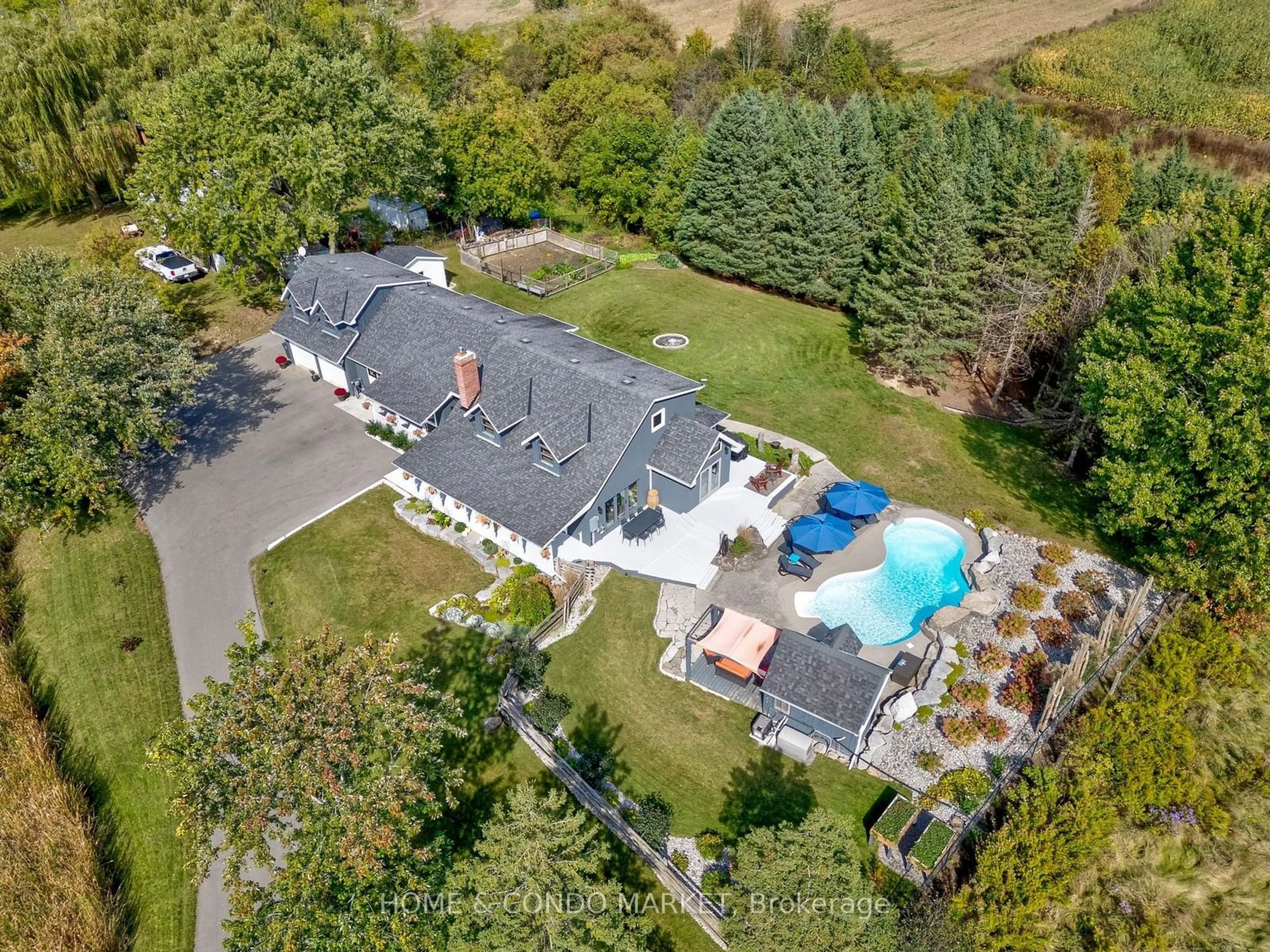 A pic from outside/outdoor area/front of a property/back of a property/a pic from drone, unknown for 15391 Mount Hope Rd, Caledon Ontario L7E 3L5