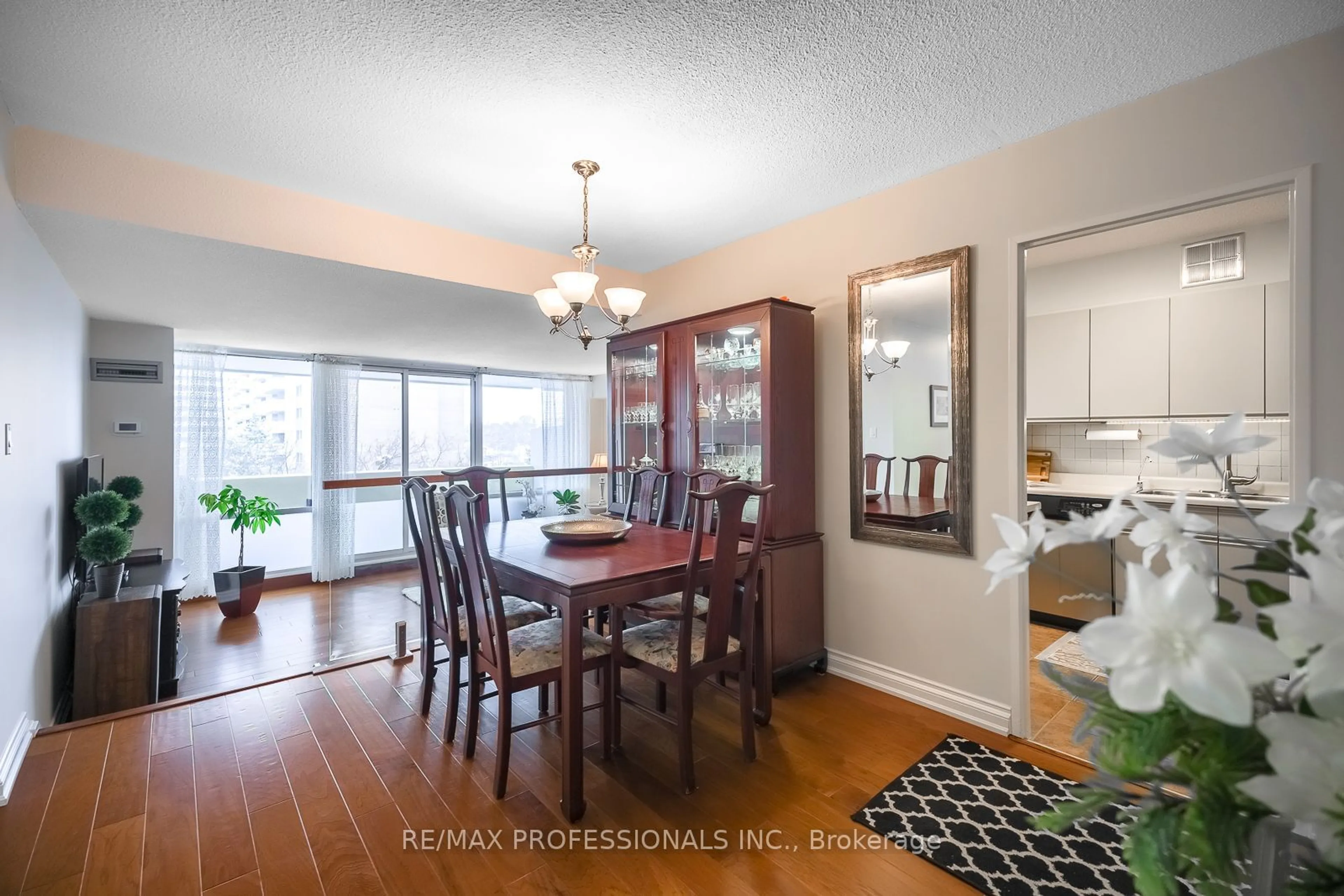 Dining room, wood/laminate floor for 240 Scarlett Rd #604, Toronto Ontario M6N 4X4