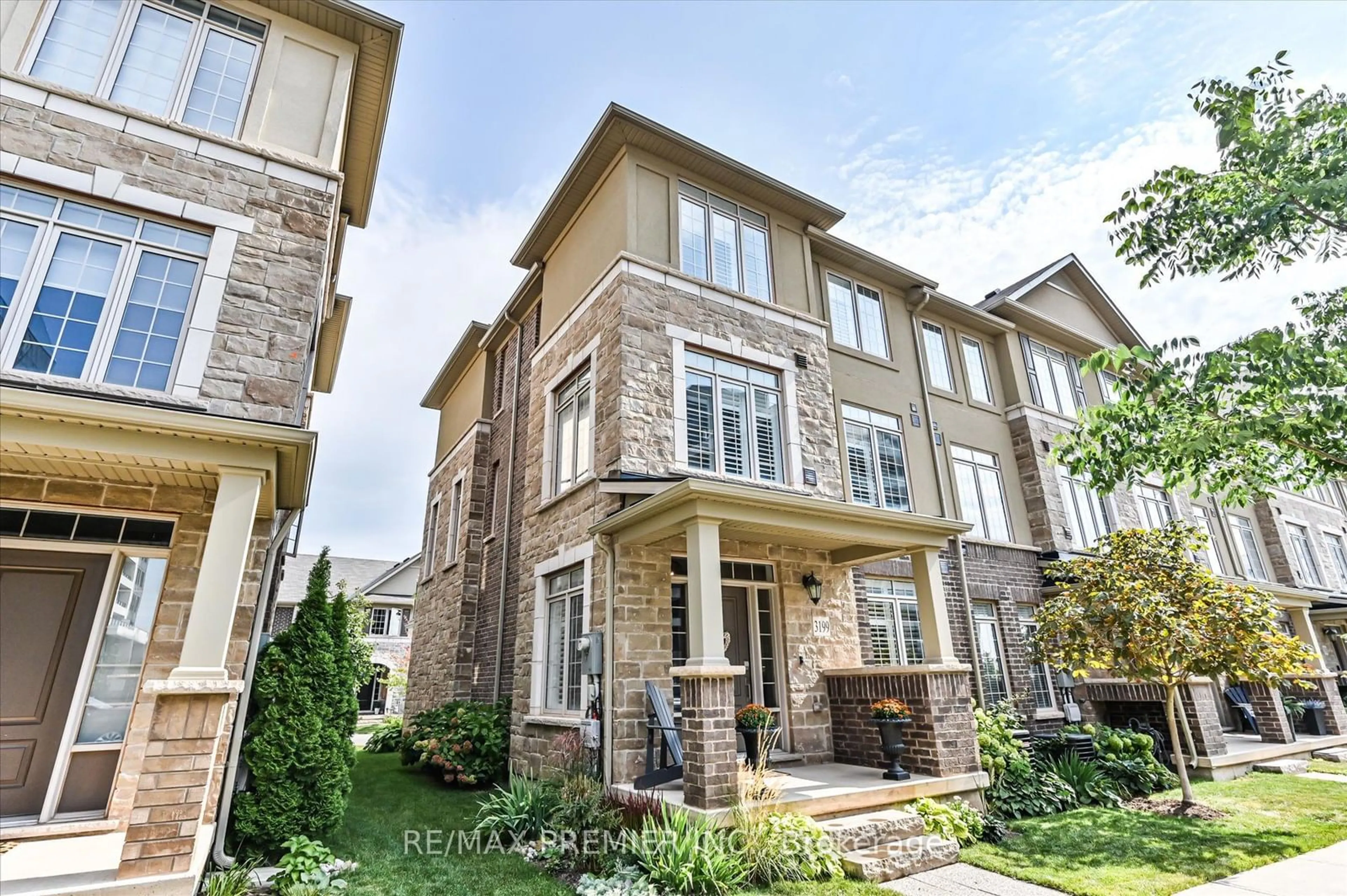 Home with brick exterior material, street for 3199 William Coltson Ave, Oakville Ontario L6H 0W9