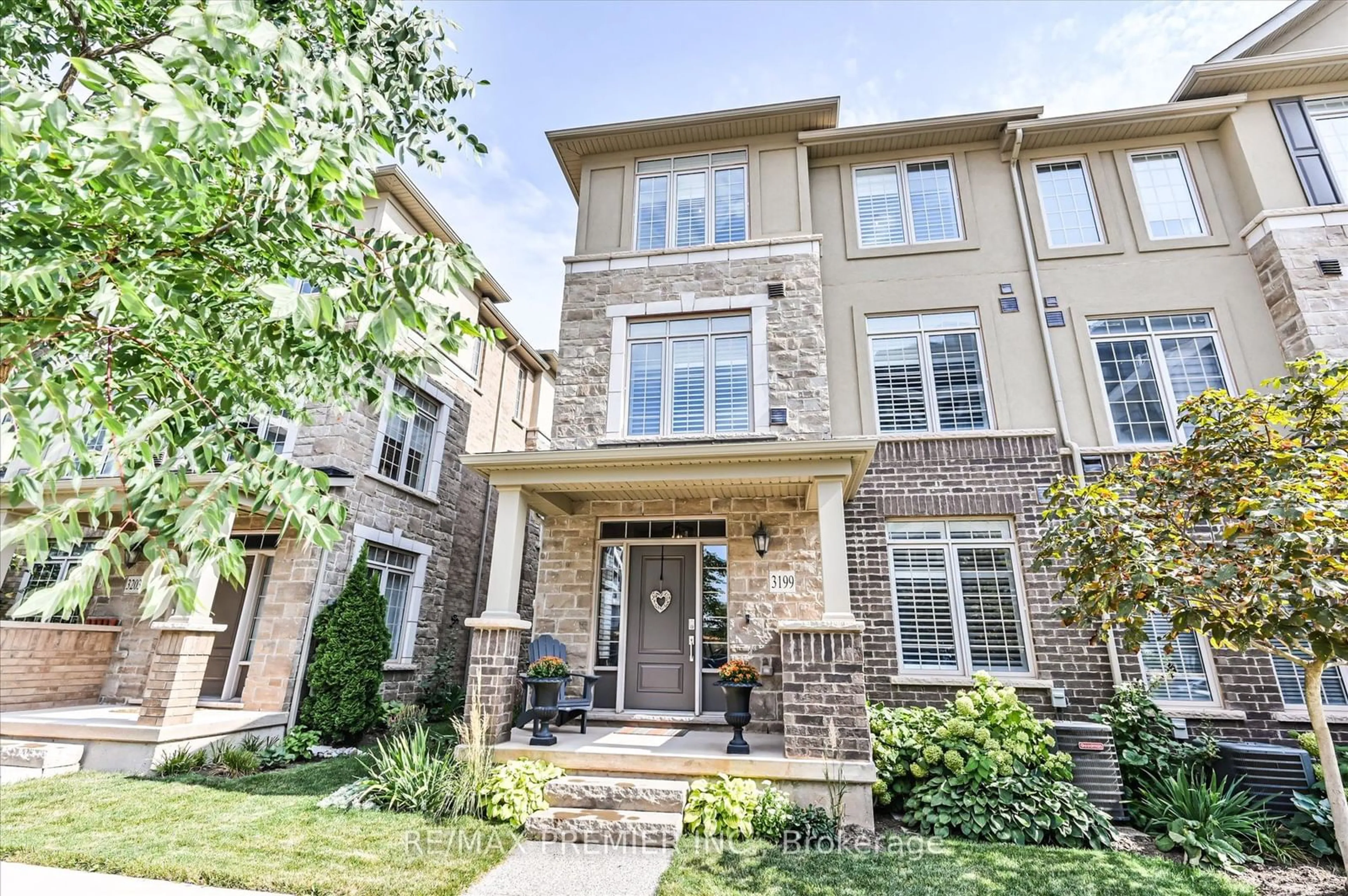 Home with brick exterior material, street for 3199 William Coltson Ave, Oakville Ontario L6H 0W9