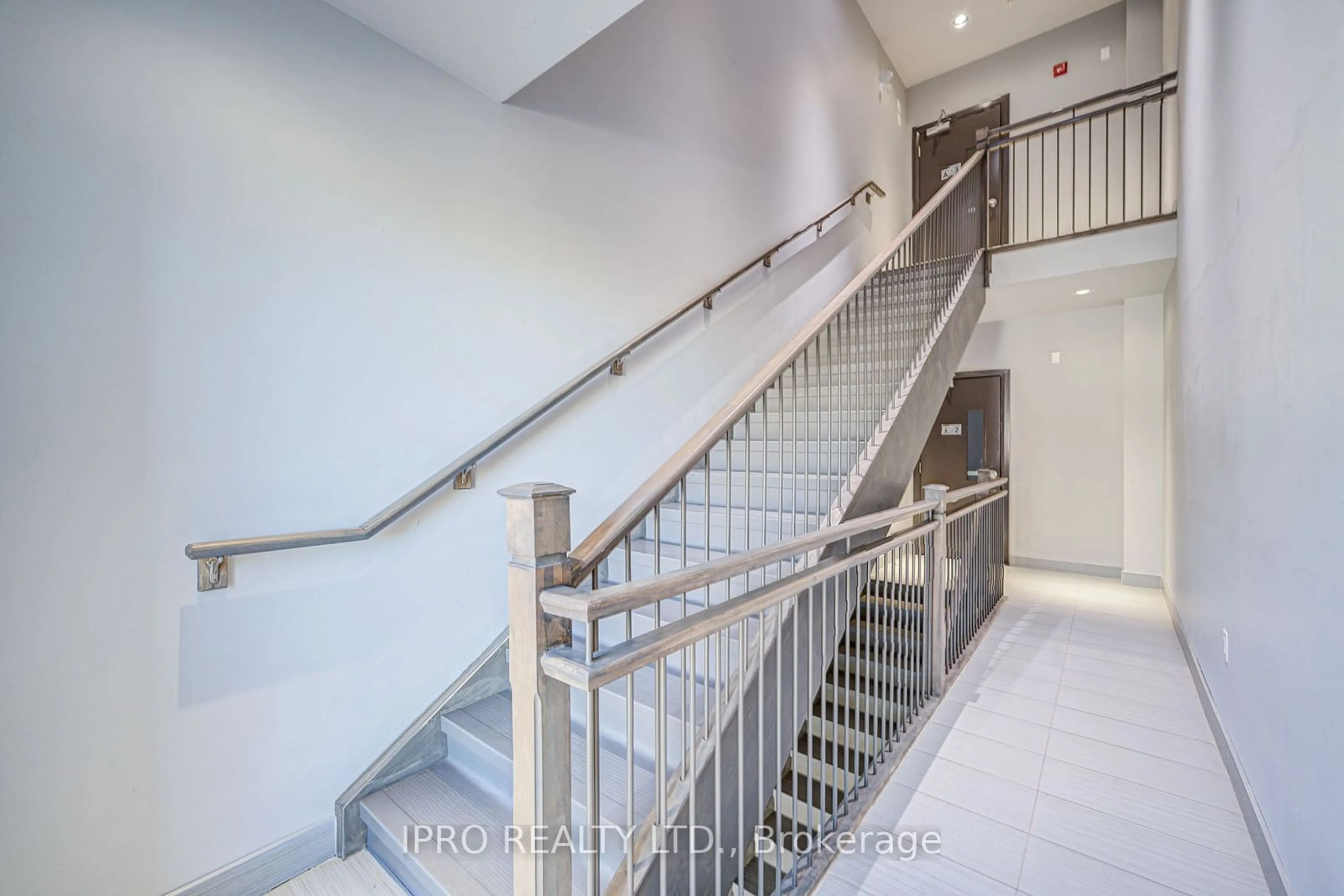 Indoor foyer for 2388 Khalsa Gate #303, Oakville Ontario L6M 4J2