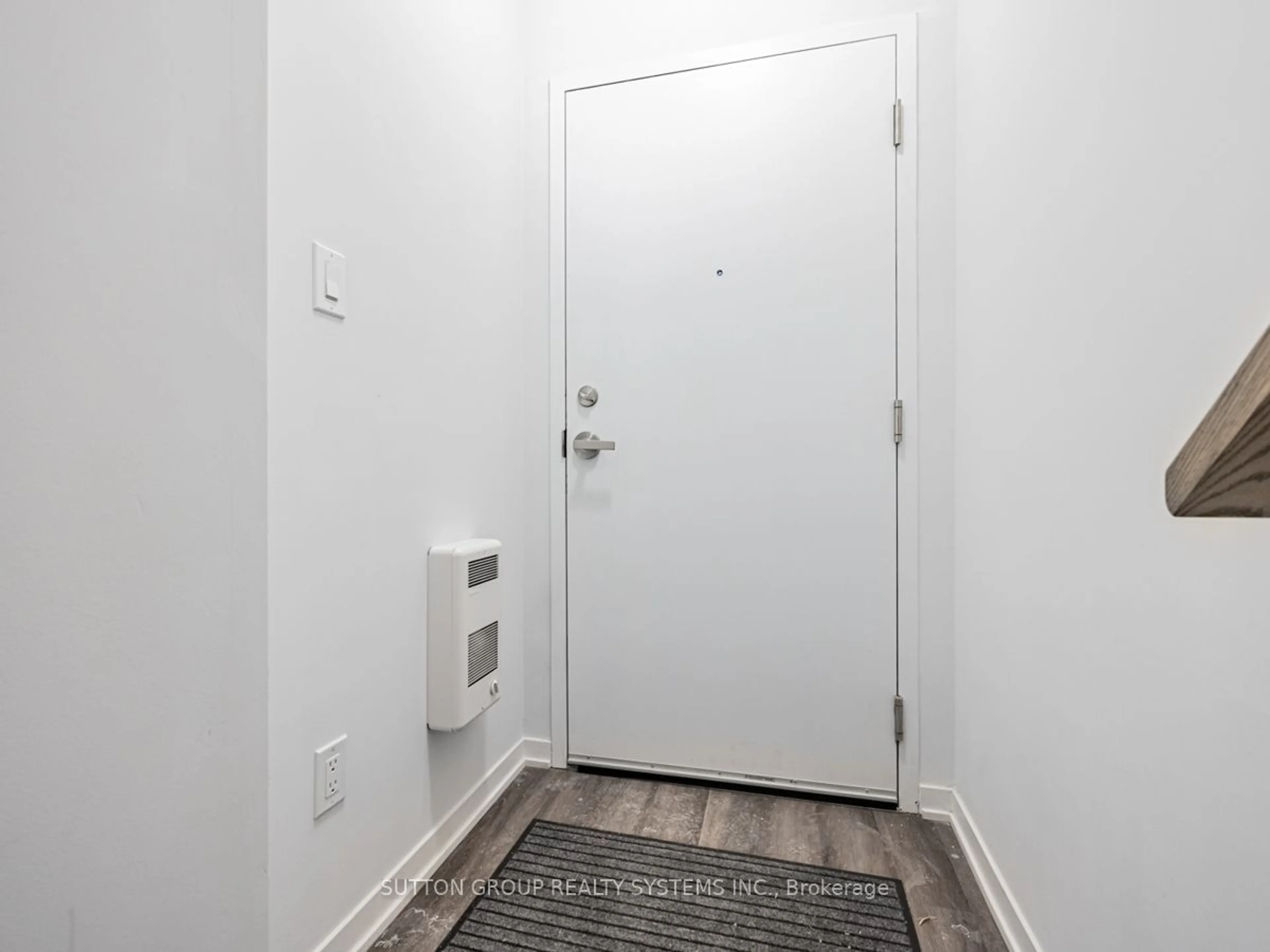 Indoor entryway for 10 Lloyd Janes Lane #199, Toronto Ontario M8V 0J6