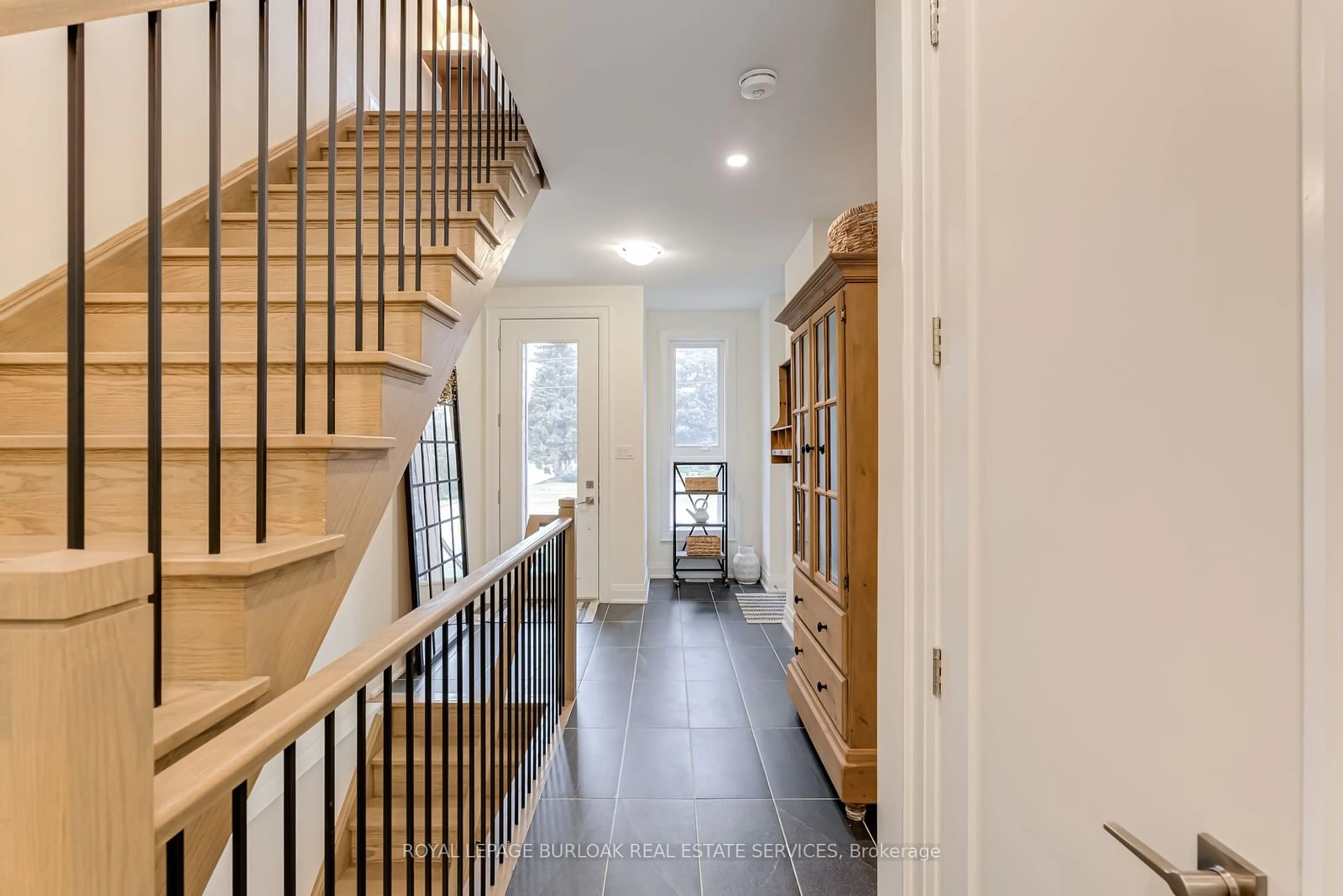 Indoor entryway for 3226 Ellyn Common, Burlington Ontario L7N 0A3