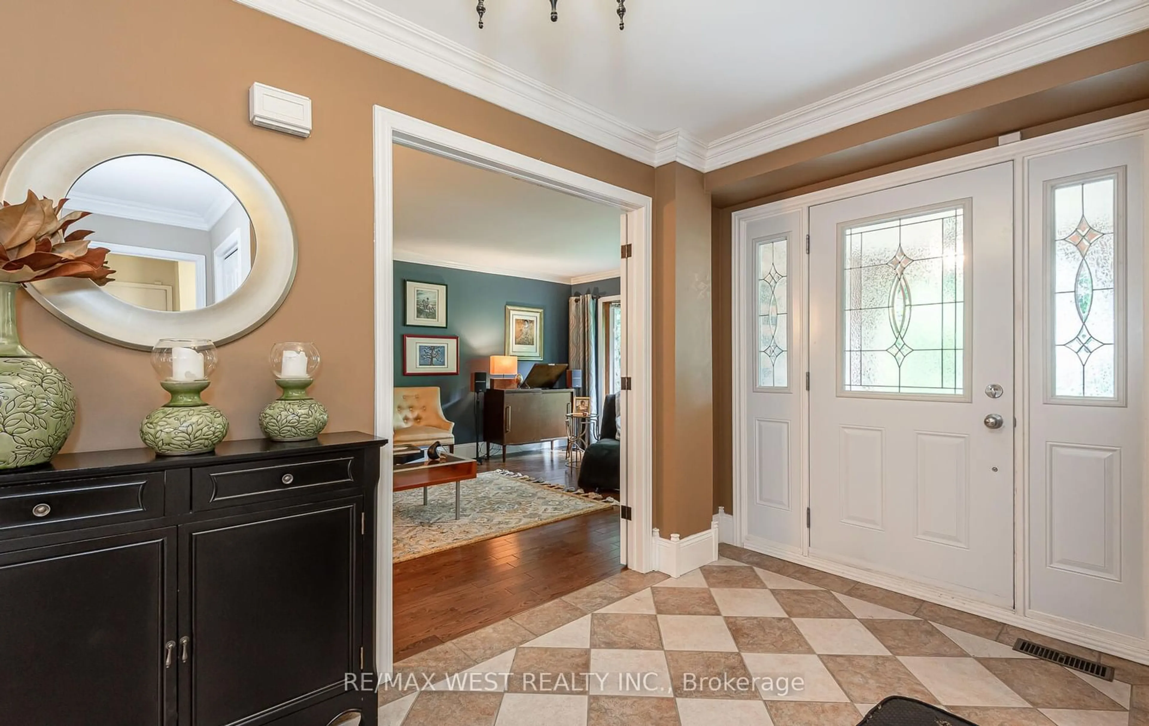 Indoor entryway for 12 Axminster Rd, Brampton Ontario L6Z 1T1