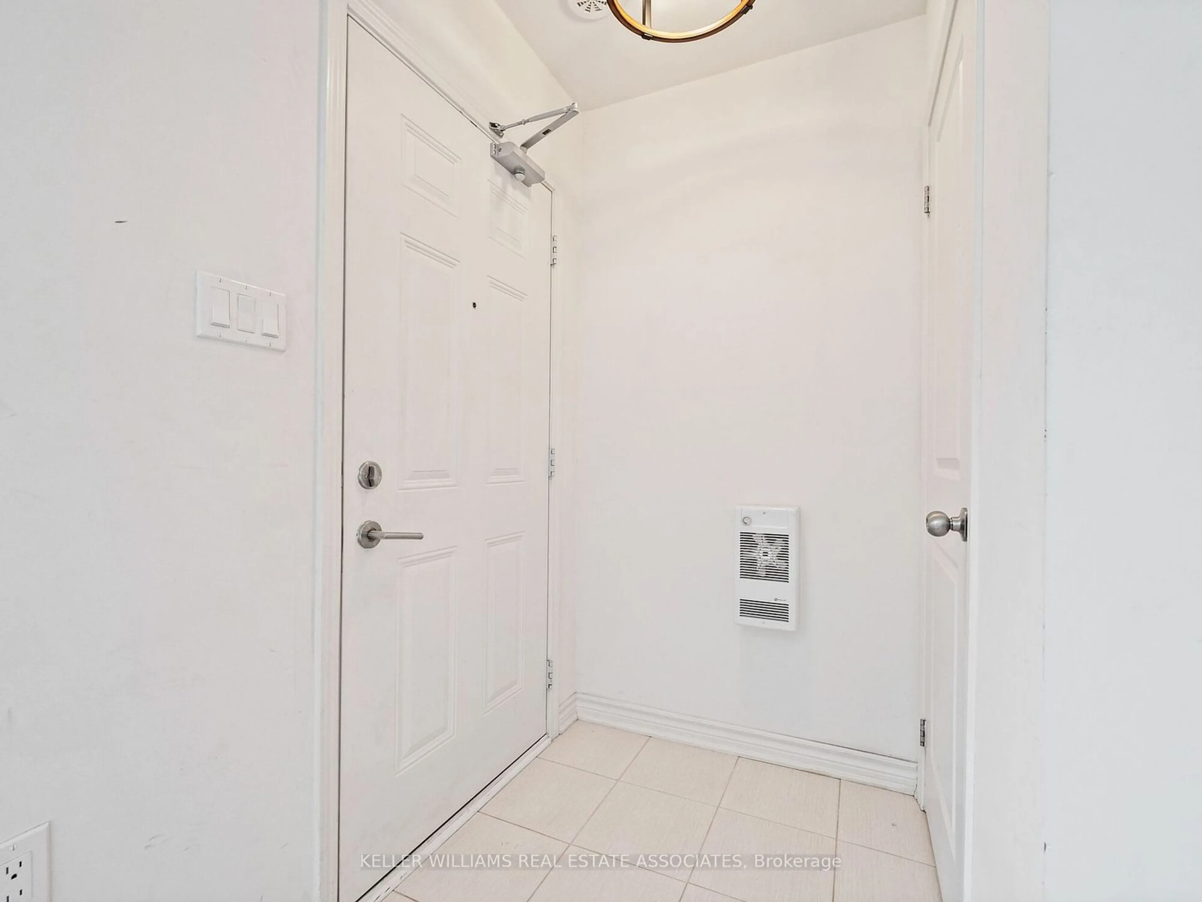 Indoor entryway for 1155 Stroud Lane #10, Mississauga Ontario L5J 0B3