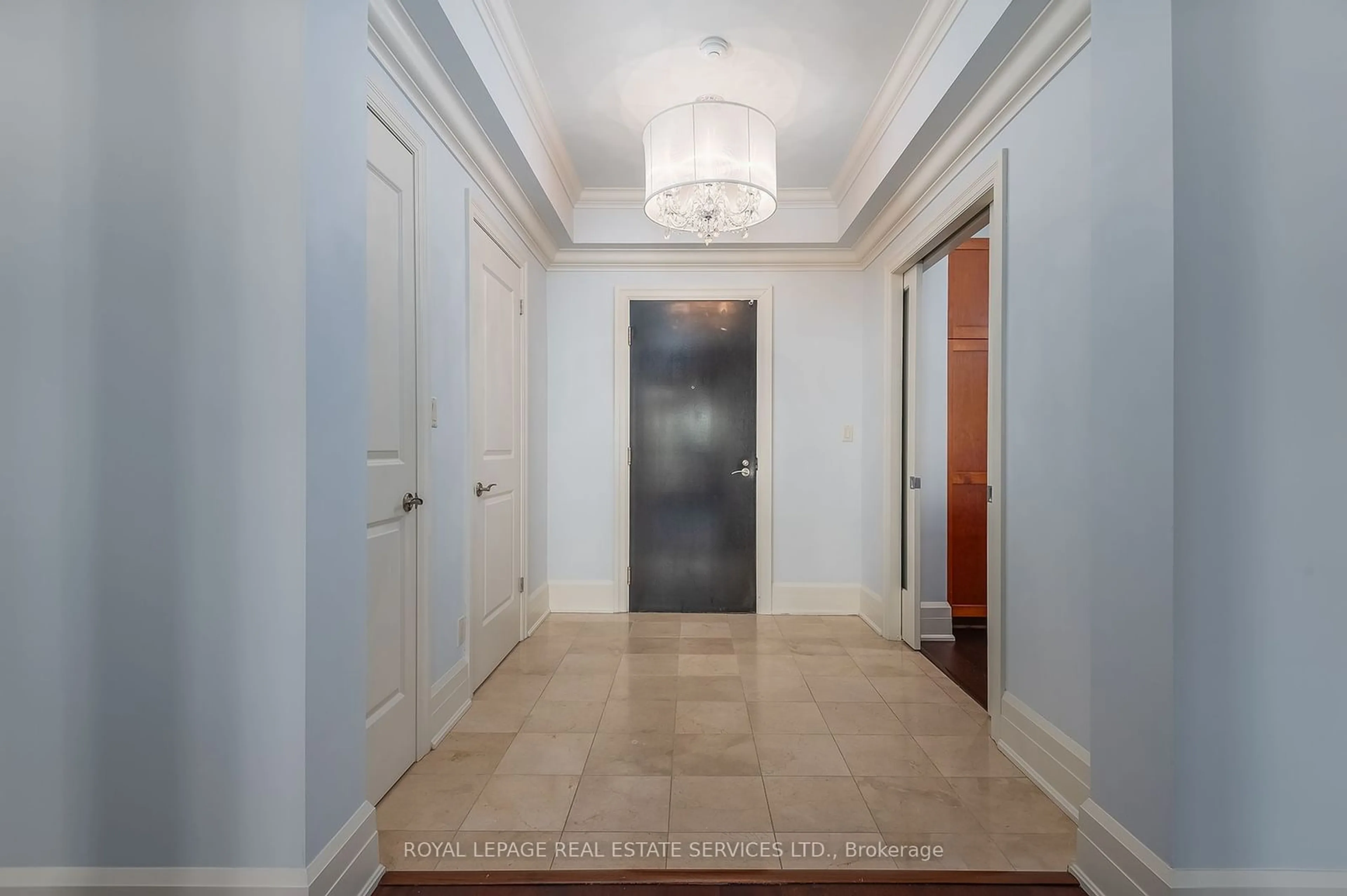 Indoor foyer for 2855 Bloor St #713, Toronto Ontario M8X 3A1