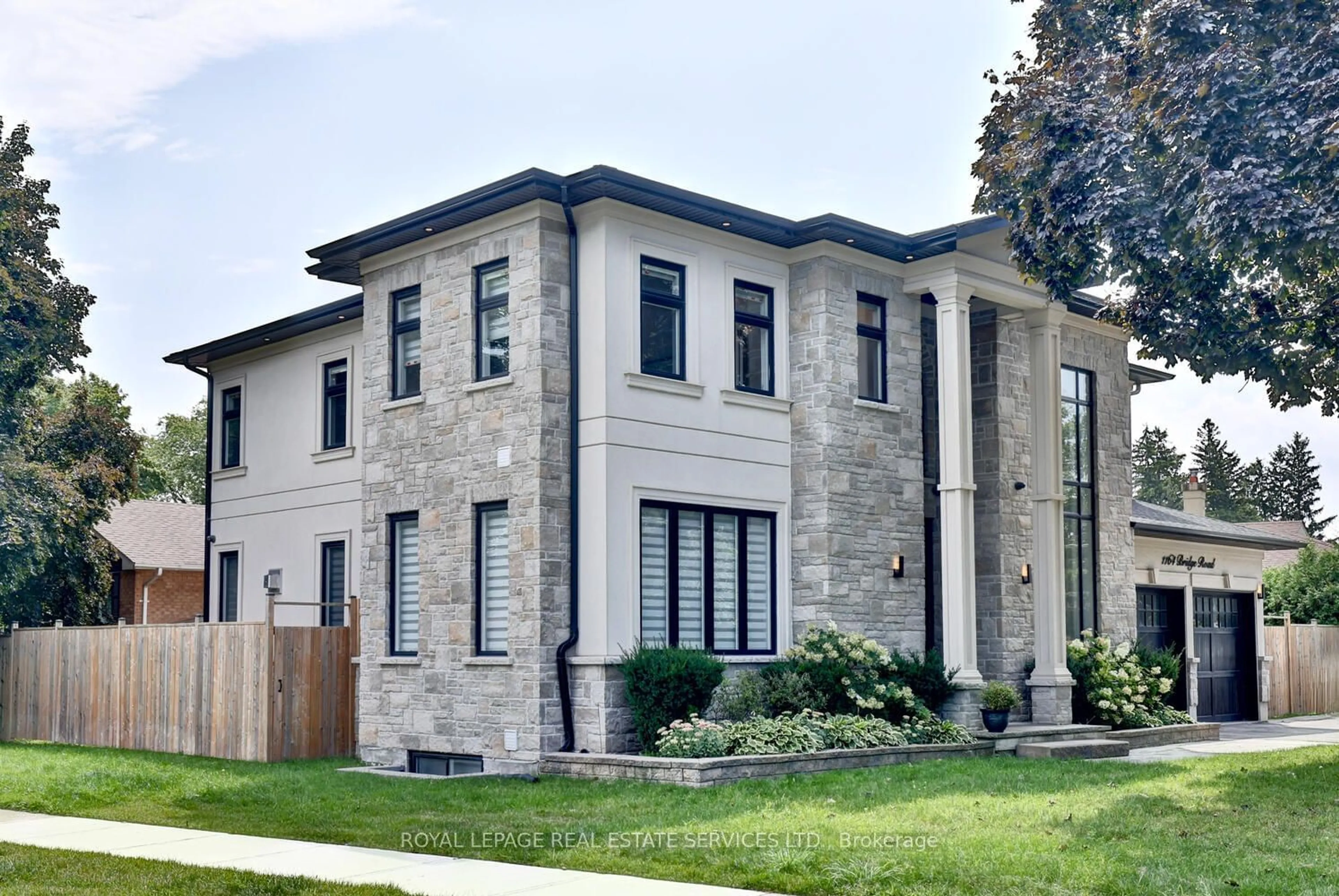 Home with brick exterior material, building for 1164 Bridge Rd, Oakville Ontario L6L 2C1