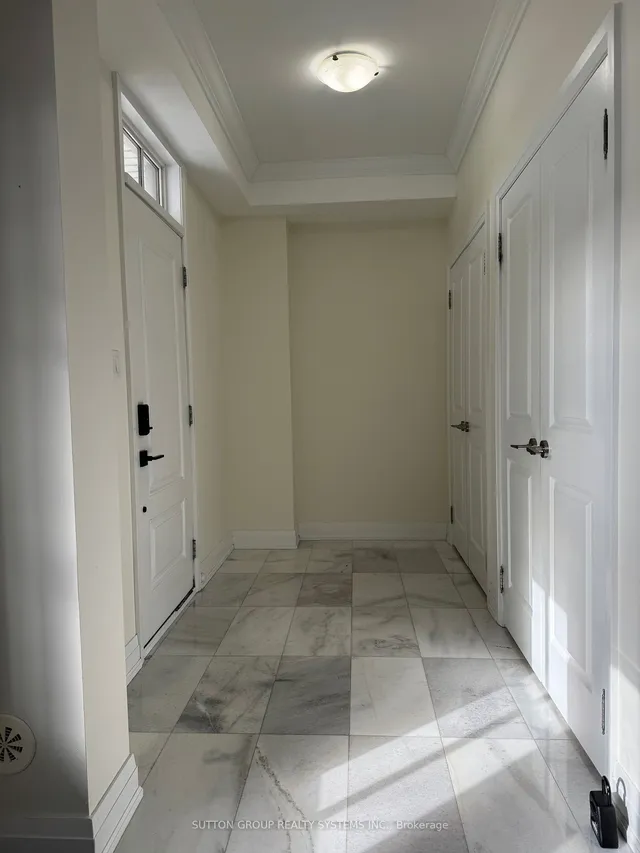 Additional property image - 3071 Cawthra Rd Unit 2