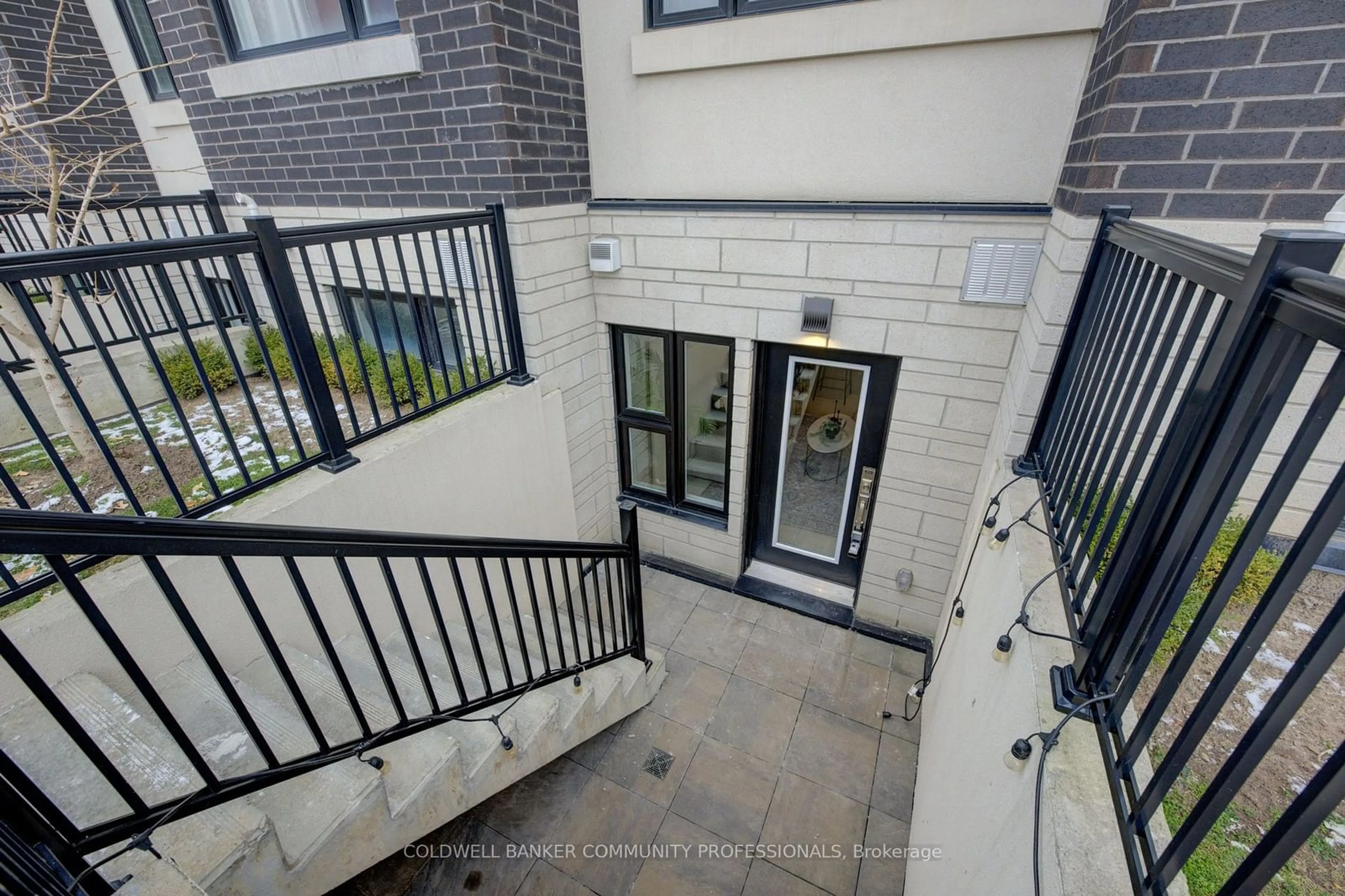 A pic from outside/outdoor area/front of a property/back of a property/a pic from drone, street for 1141 Cooke Blvd #420, Burlington Ontario L7T 0C3