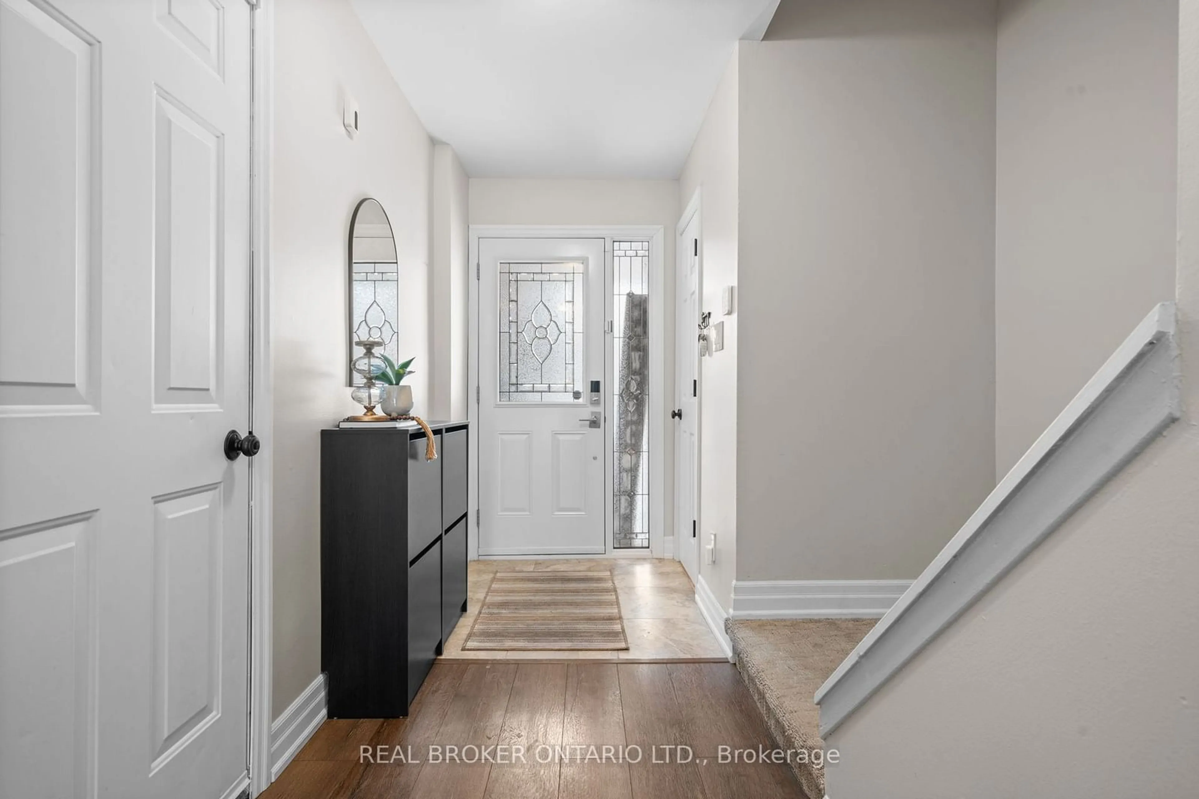 Indoor entryway for 2 Orange Mill Crt, Orangeville Ontario L9W 3R6