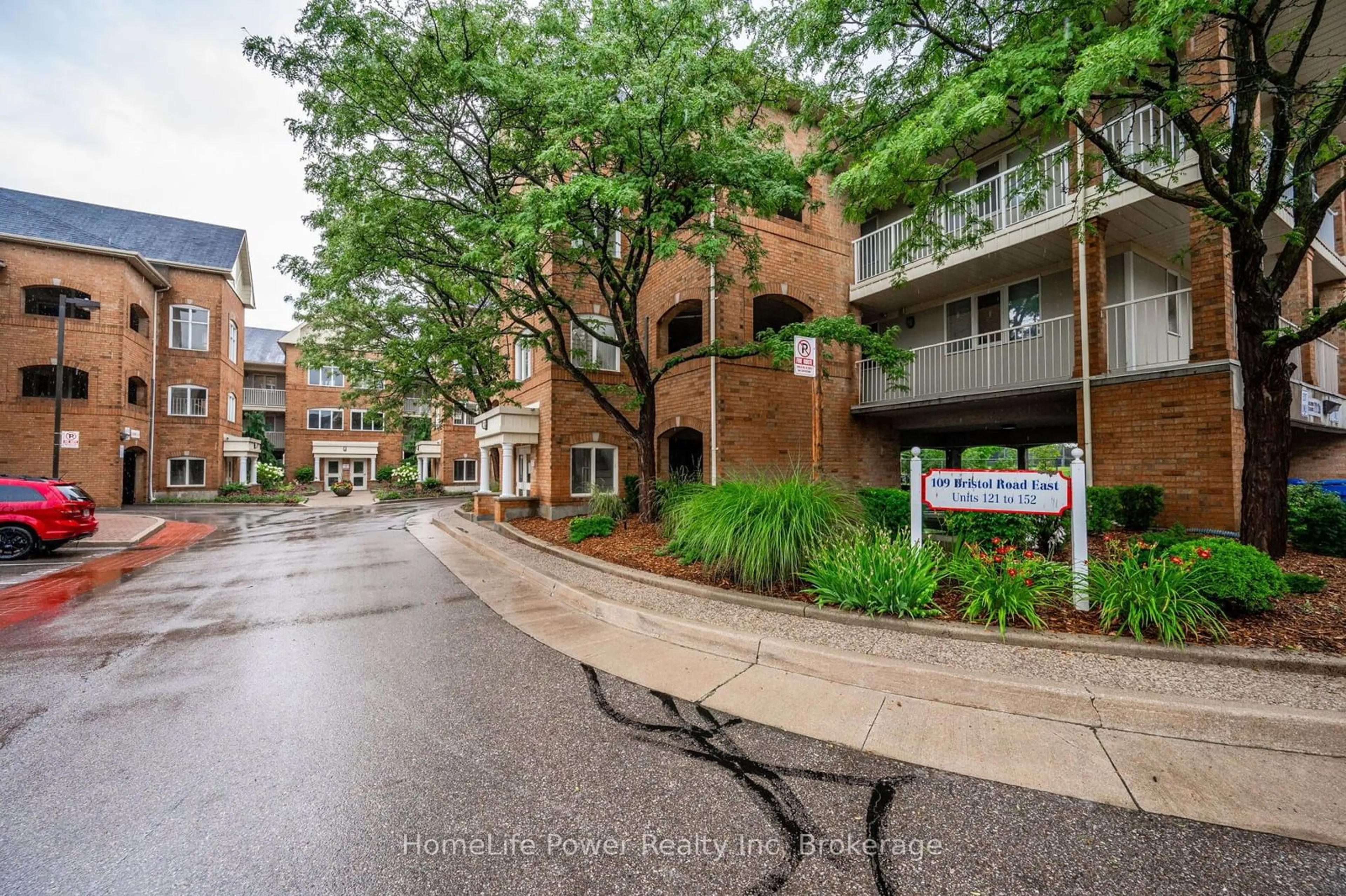 Patio, street for 109 Bristol Rd #127, Mississauga Ontario L4Z 3P6