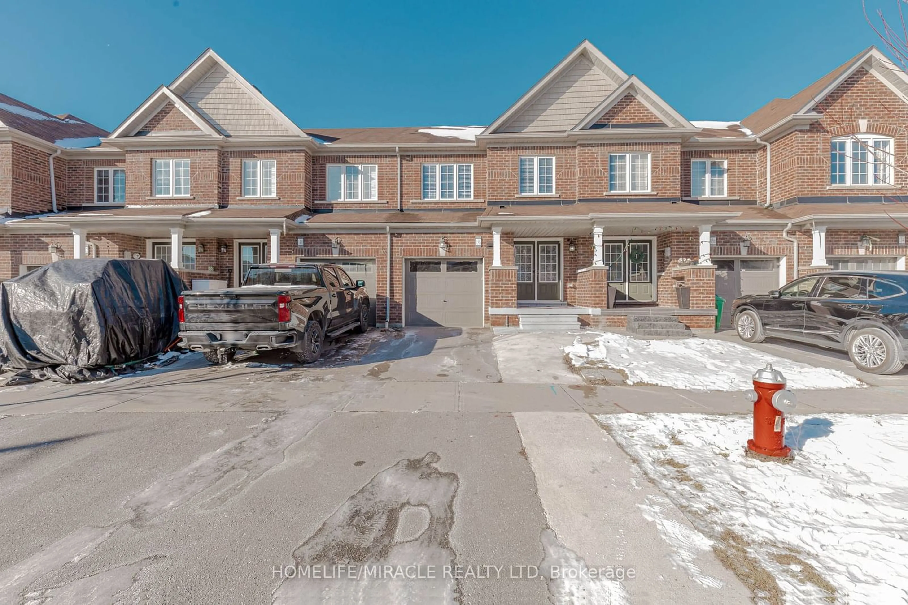 A pic from outside/outdoor area/front of a property/back of a property/a pic from drone, street for 138 Baffin Cres, Brampton Ontario L7A 0C7