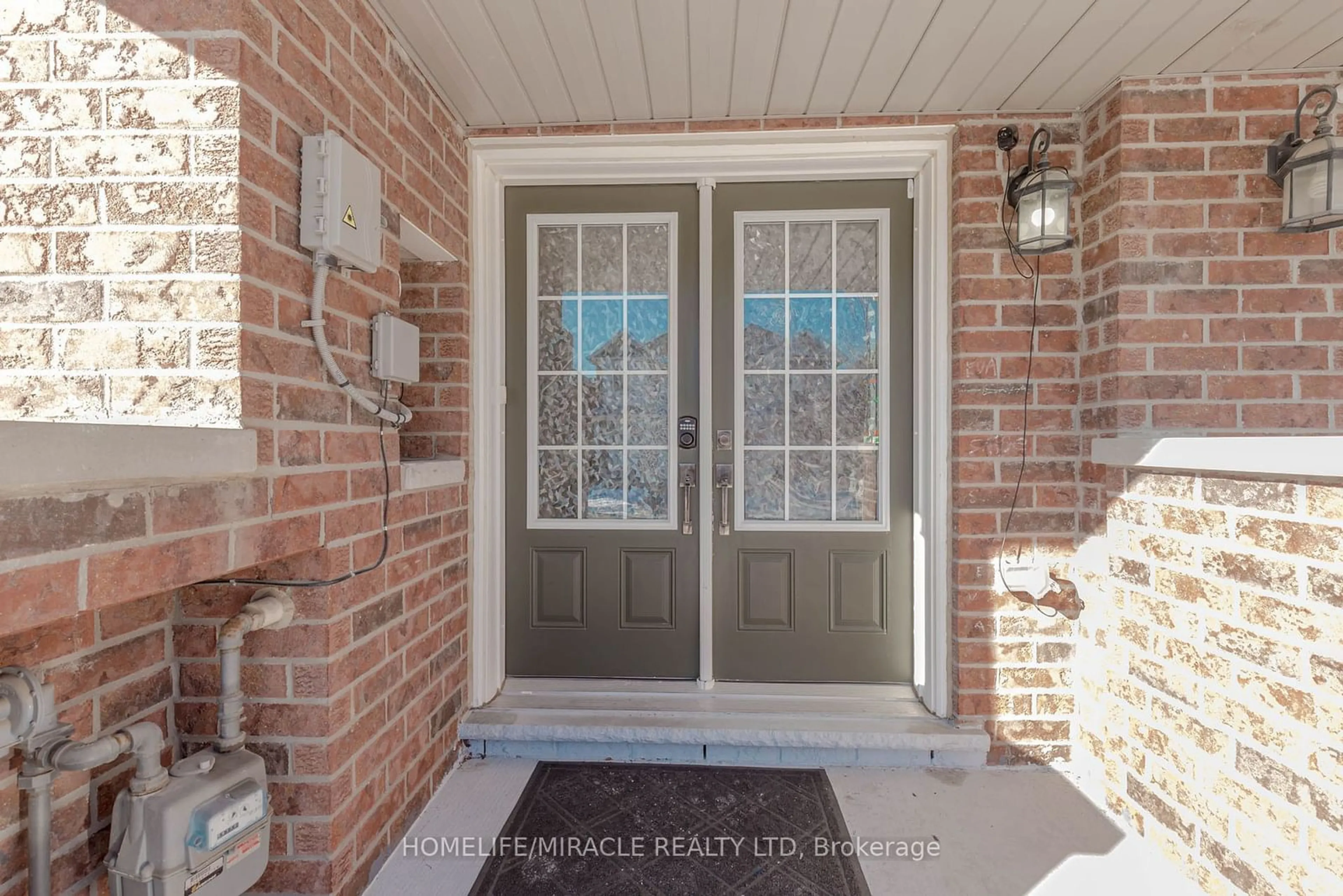 Indoor entryway for 138 Baffin Cres, Brampton Ontario L7A 0C7