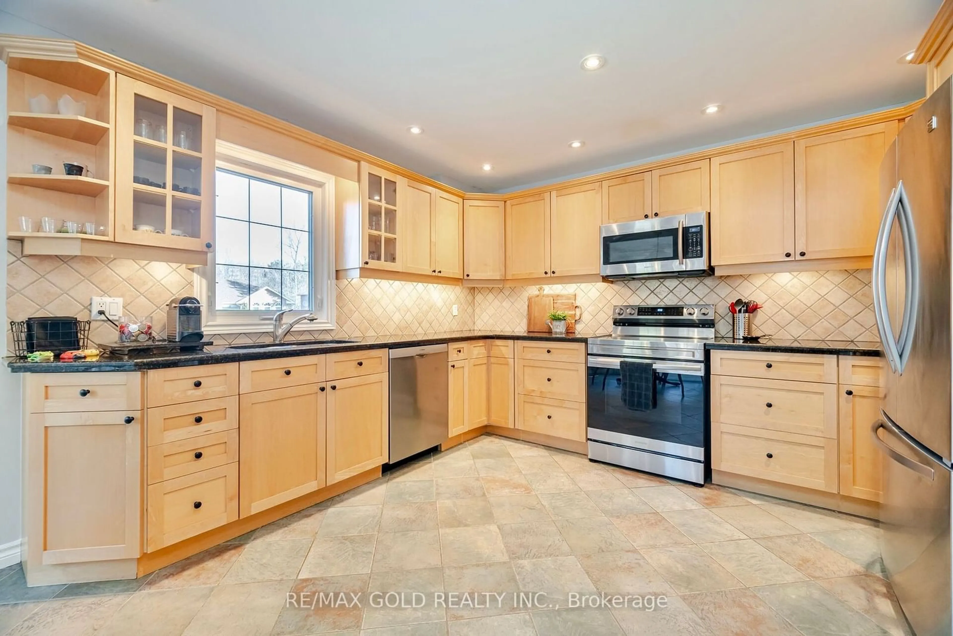 Open concept kitchen, ceramic/tile floor for 245 Romain Cres, Oakville Ontario L6H 5A5