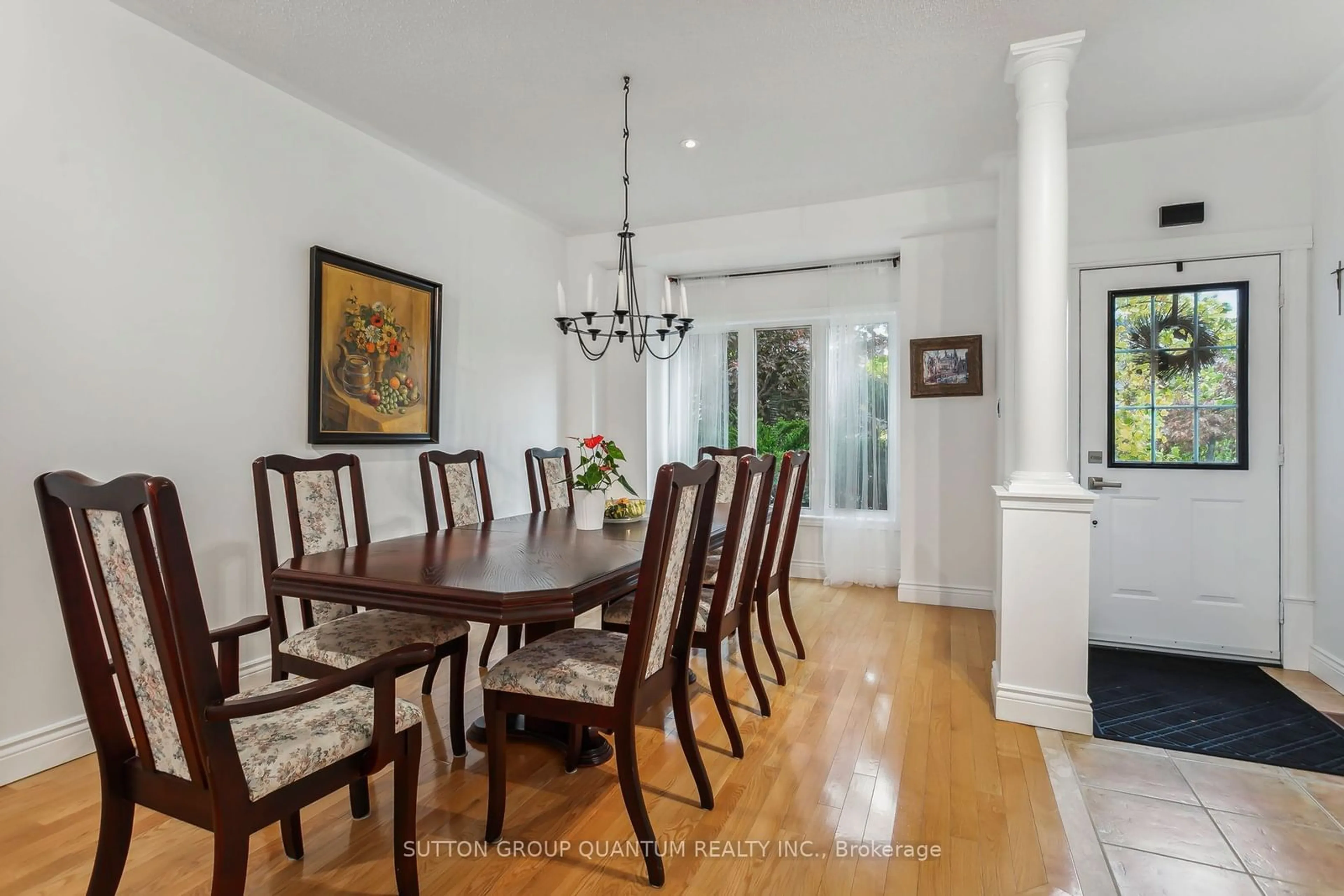 Dining room, wood/laminate floor for 491 Pettit Tr, Milton Ontario L9T 6N9