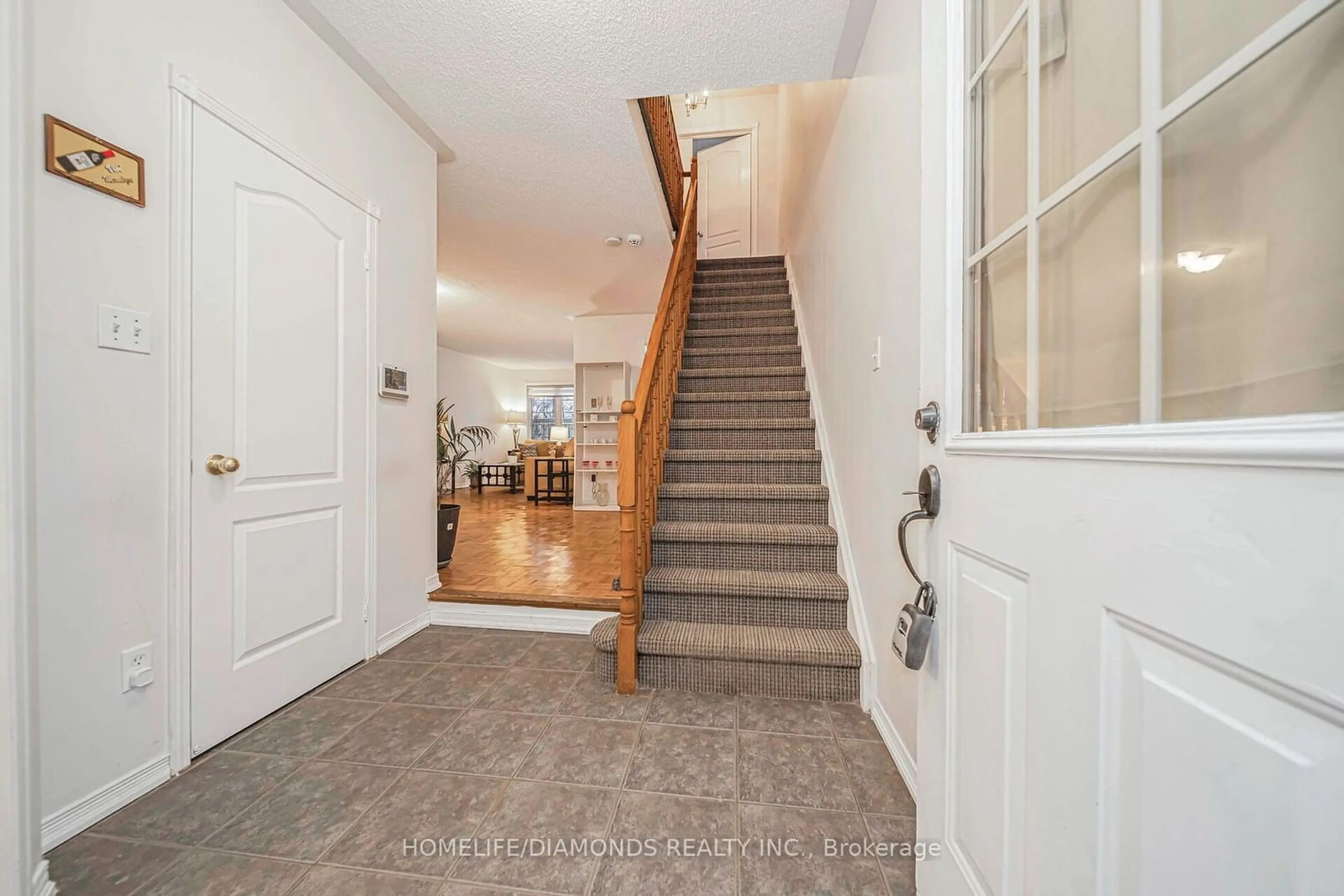 Indoor foyer for 90 MONACO Crt, Brampton Ontario L7A 1X2