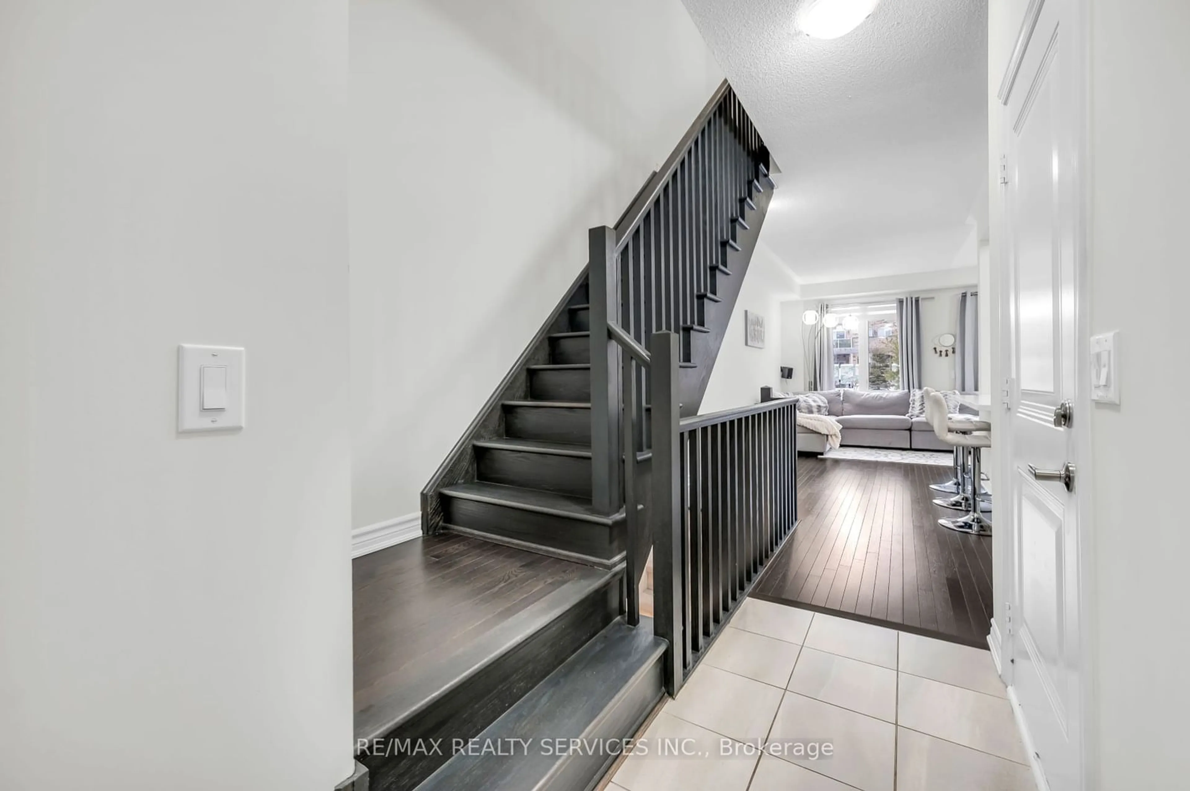 Stairs for 50 Edinburgh Dr #26, Brampton Ontario L6Y 1N9