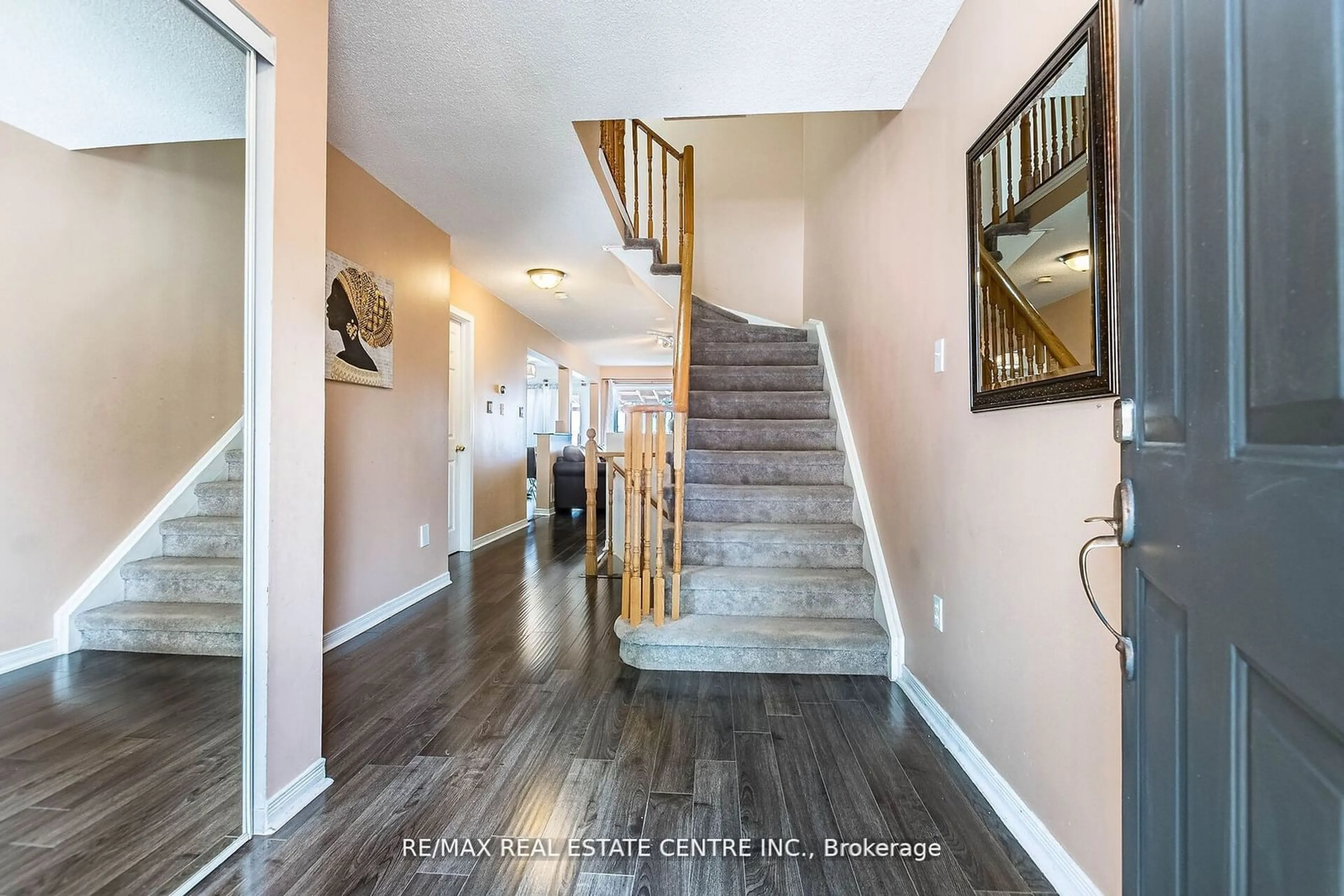 Indoor entryway for 17 Coppermill Dr, Brampton Ontario L7A 1N4