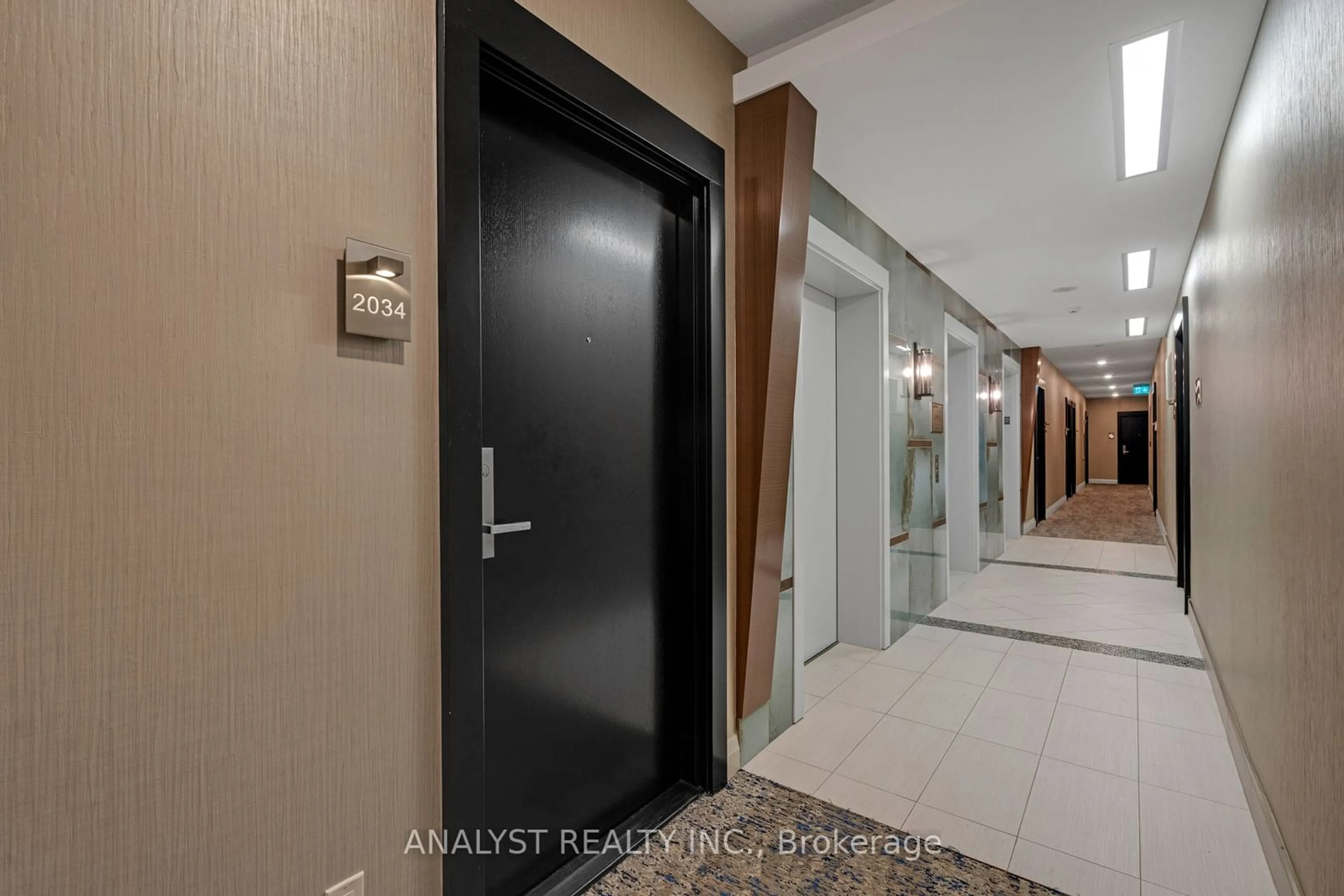 Indoor foyer for 165 Legion Rd #2034, Toronto Ontario M8Y 0B3