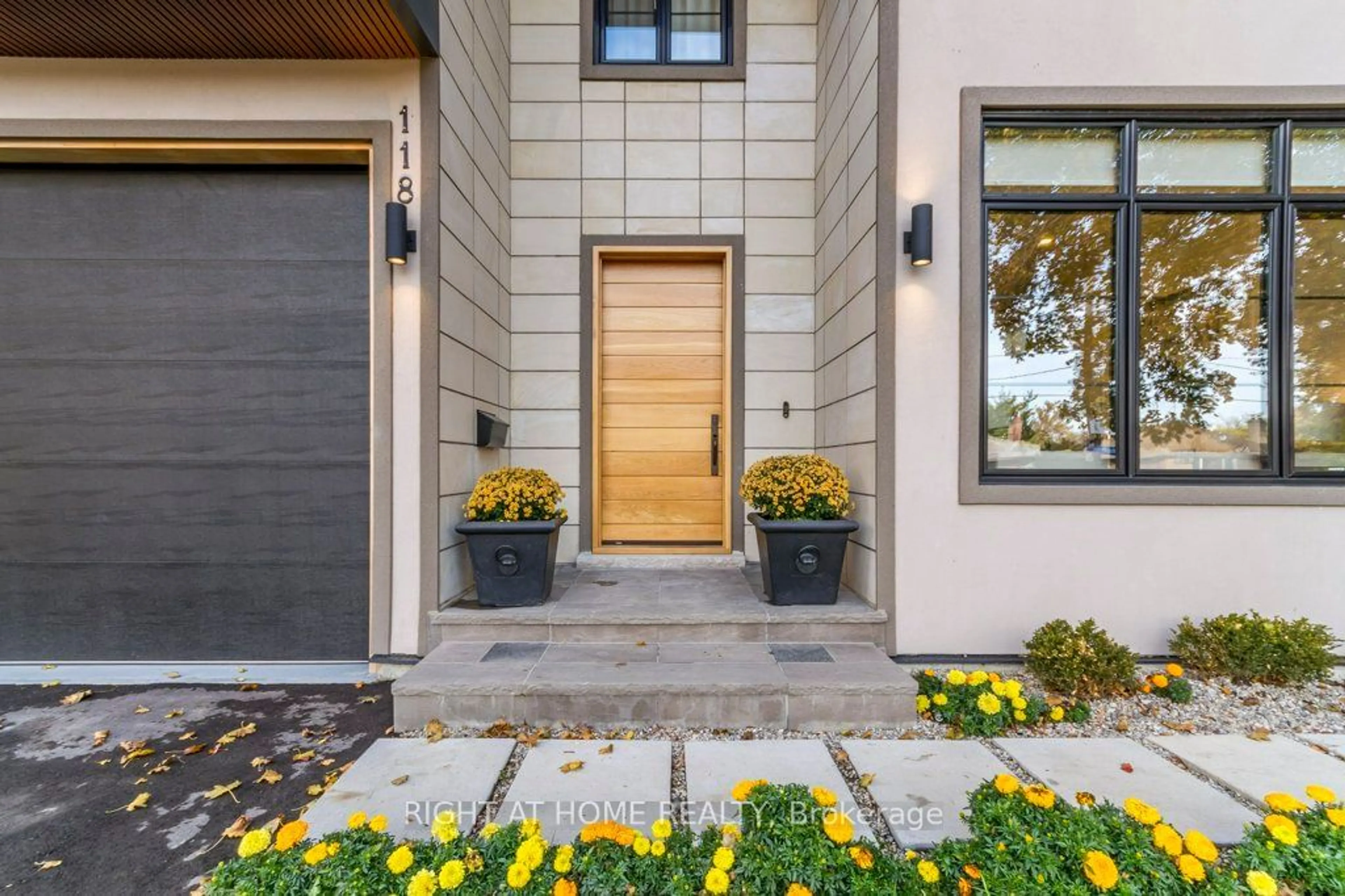 Indoor entryway for 118 Martin Grove Rd, Toronto Ontario M9B 4K5