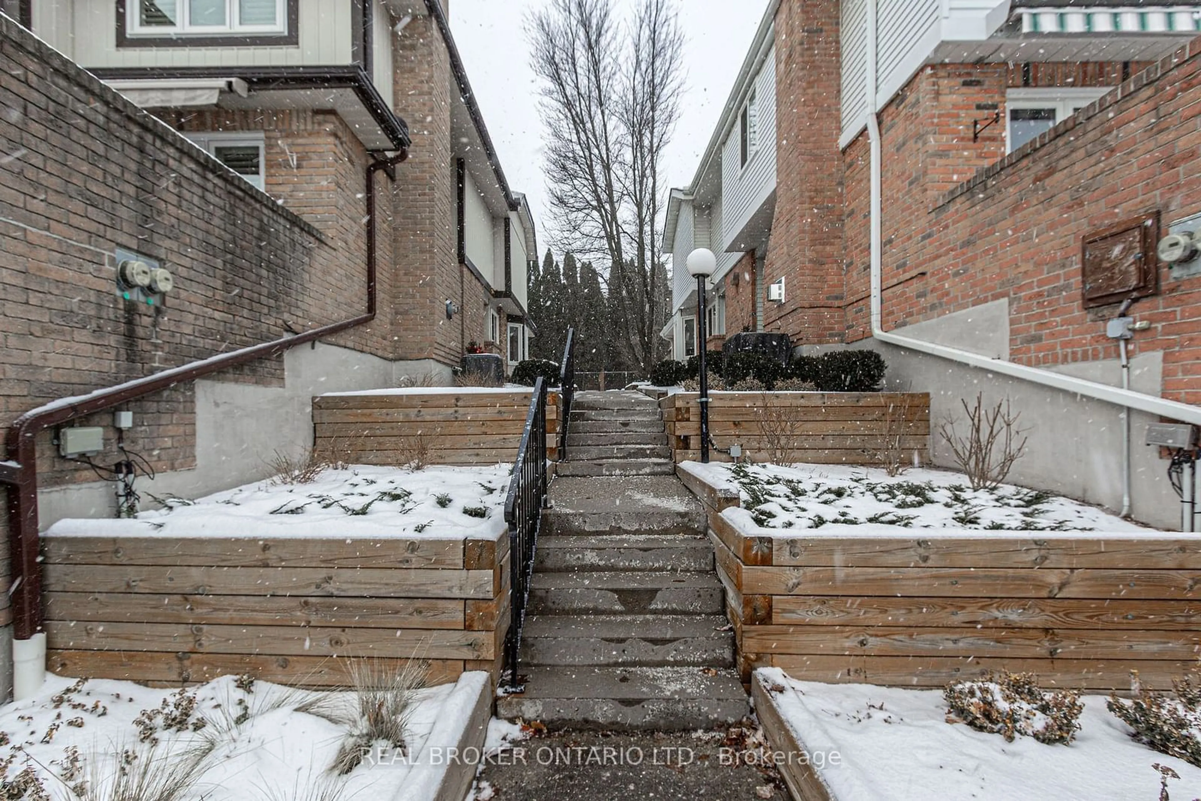 Stairs for 1501 Upper Middle Rd #3, Burlington Ontario L7P 4M5