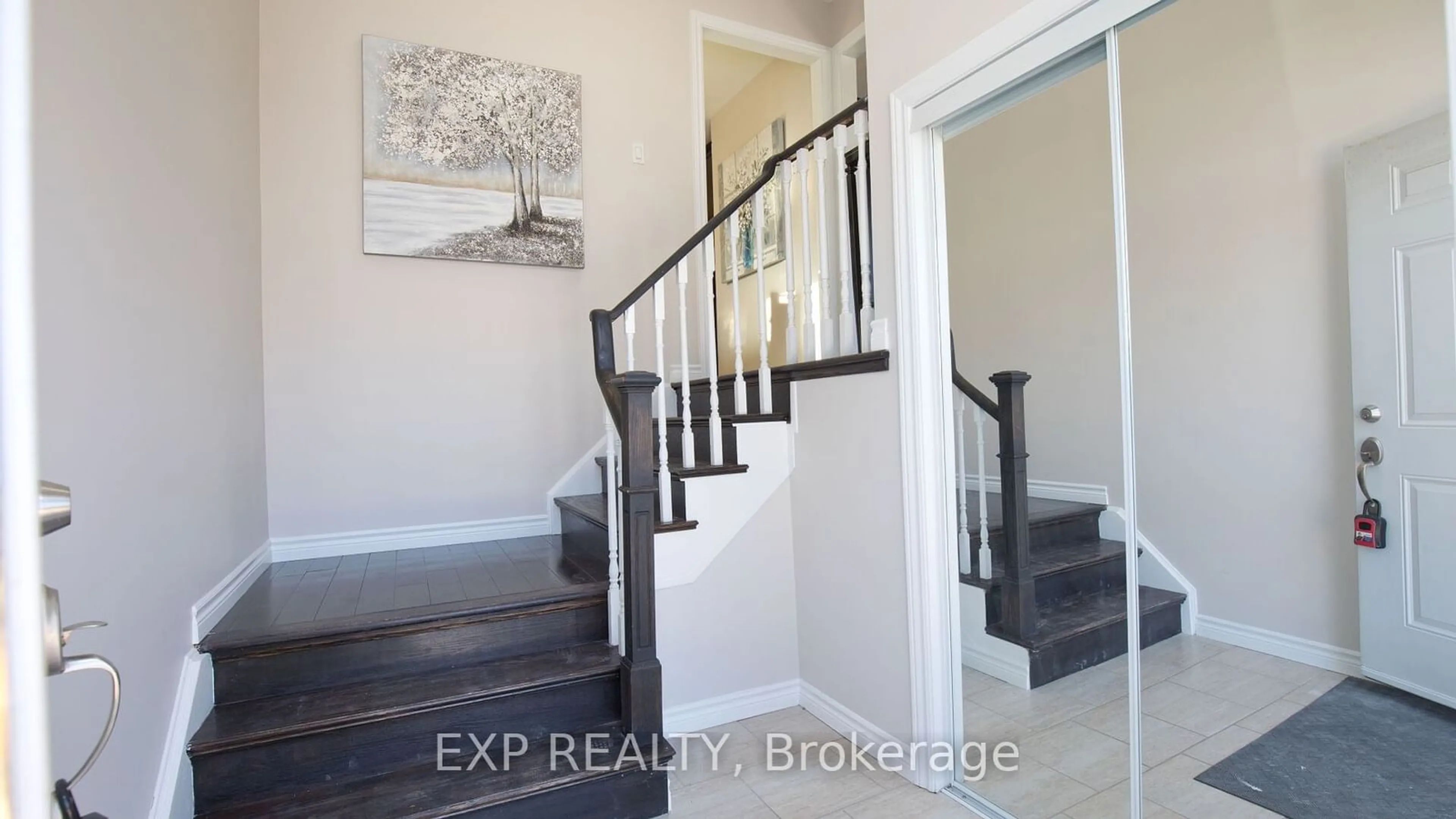 Indoor entryway for 38 Panorama Cres, Brampton Ontario L6S 3T9