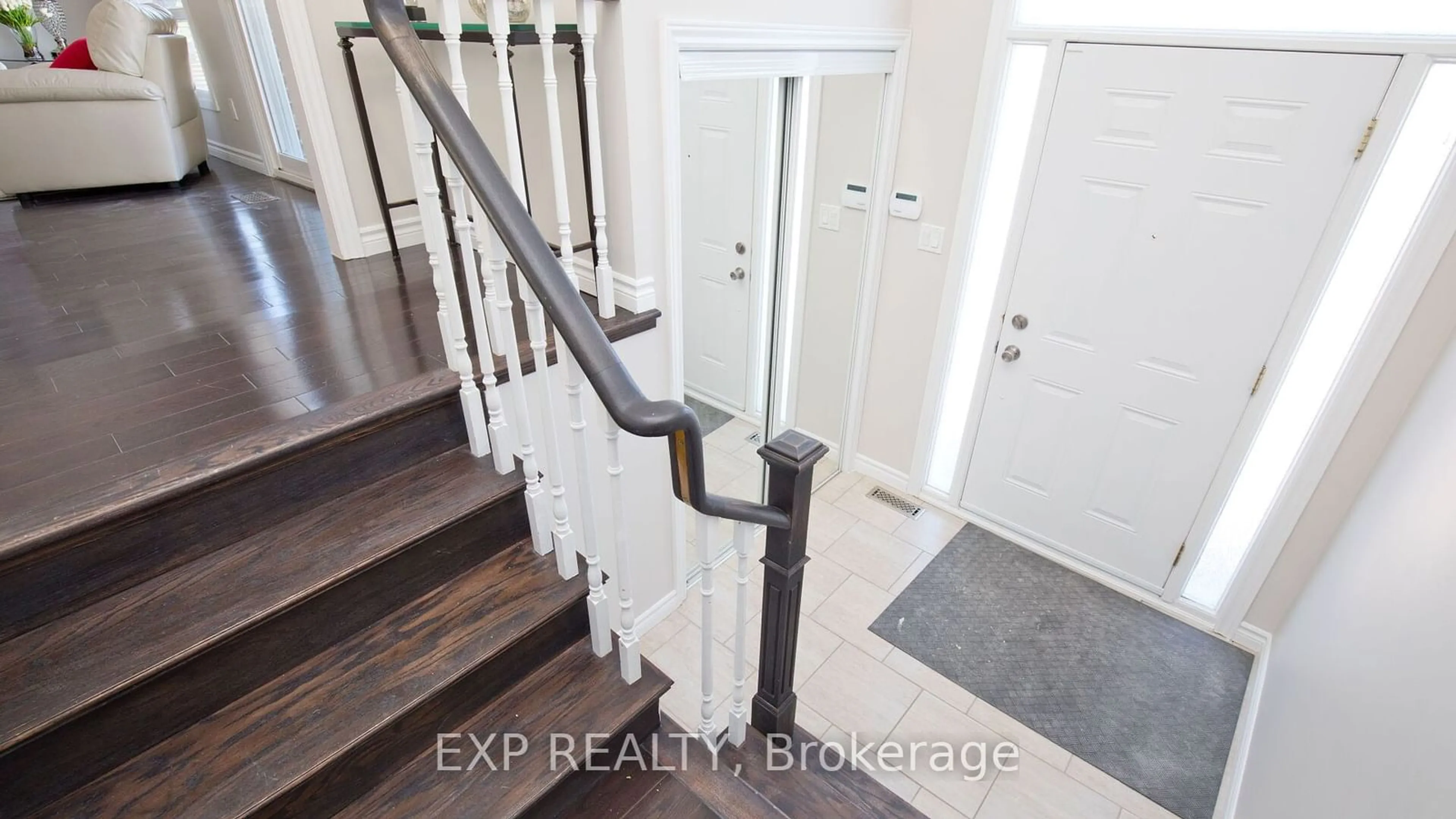 Indoor entryway for 38 Panorama Cres, Brampton Ontario L6S 3T9