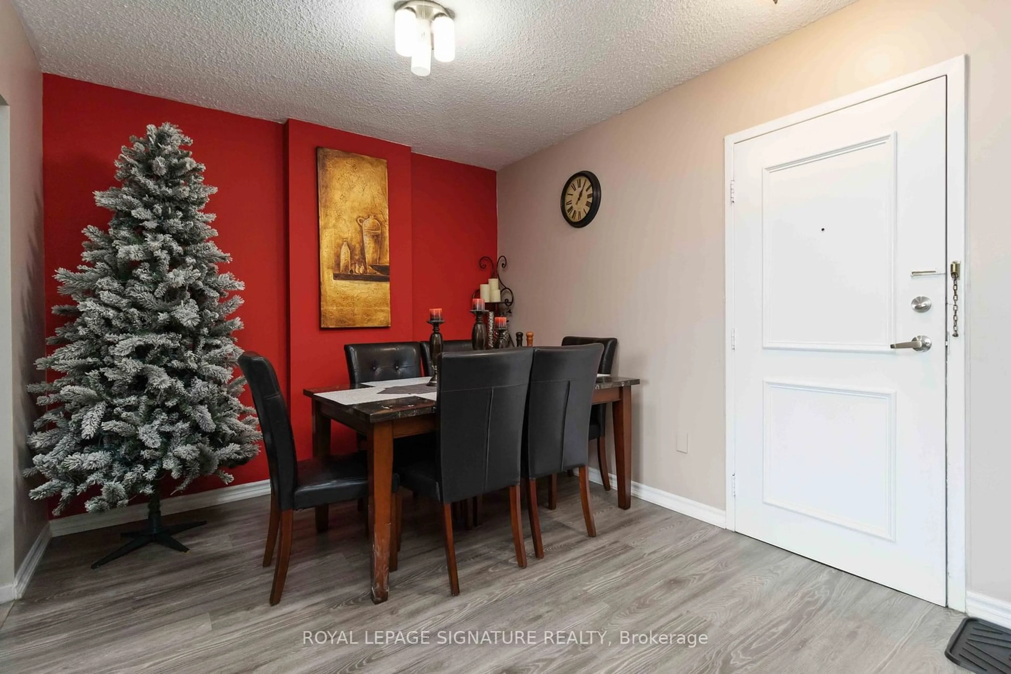 Dining room, wood/laminate floor for 1615 Bloor St #512, Mississauga Ontario L4X 1S2